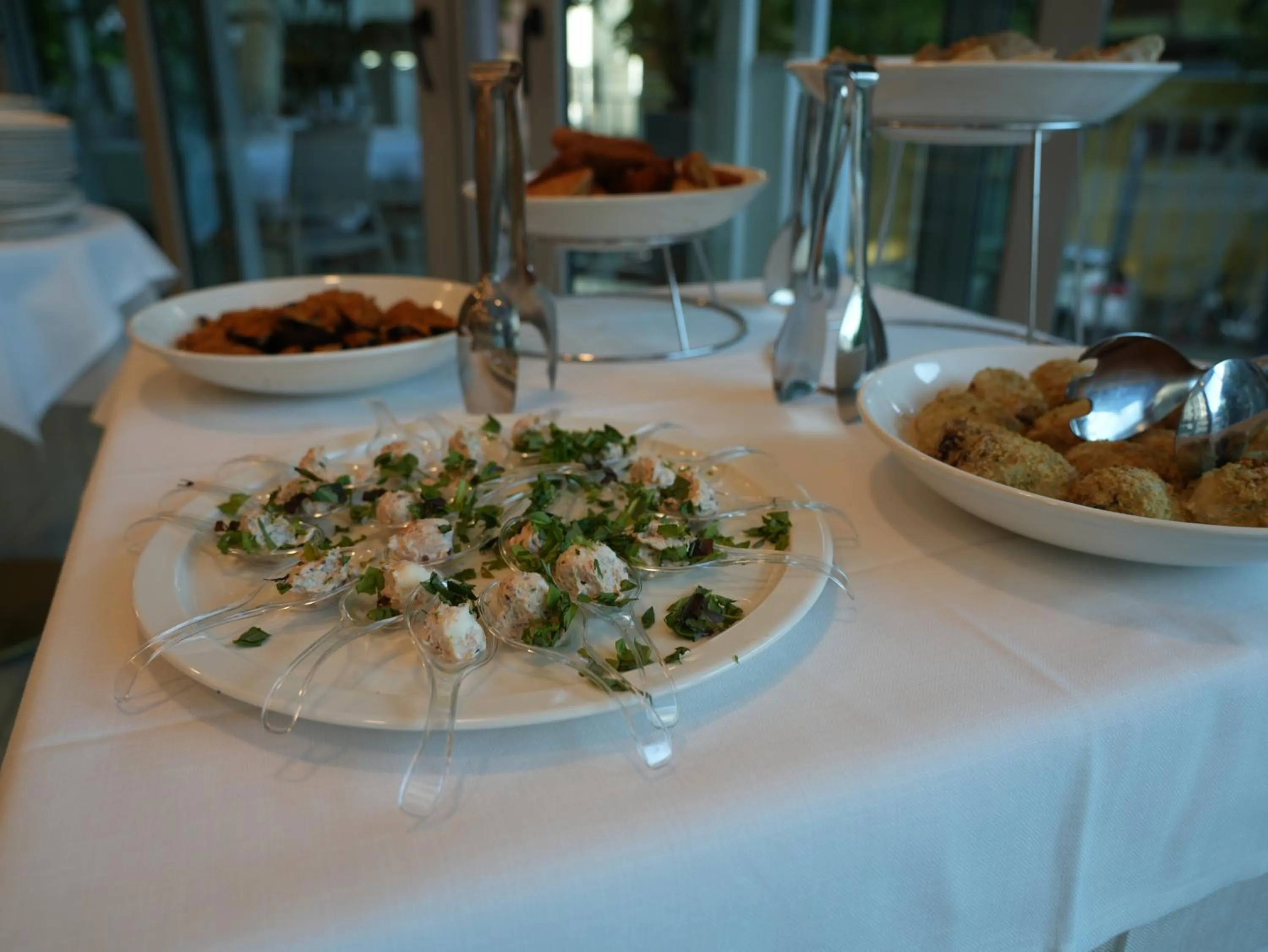 Restaurant/places to eat in Hotel Regal