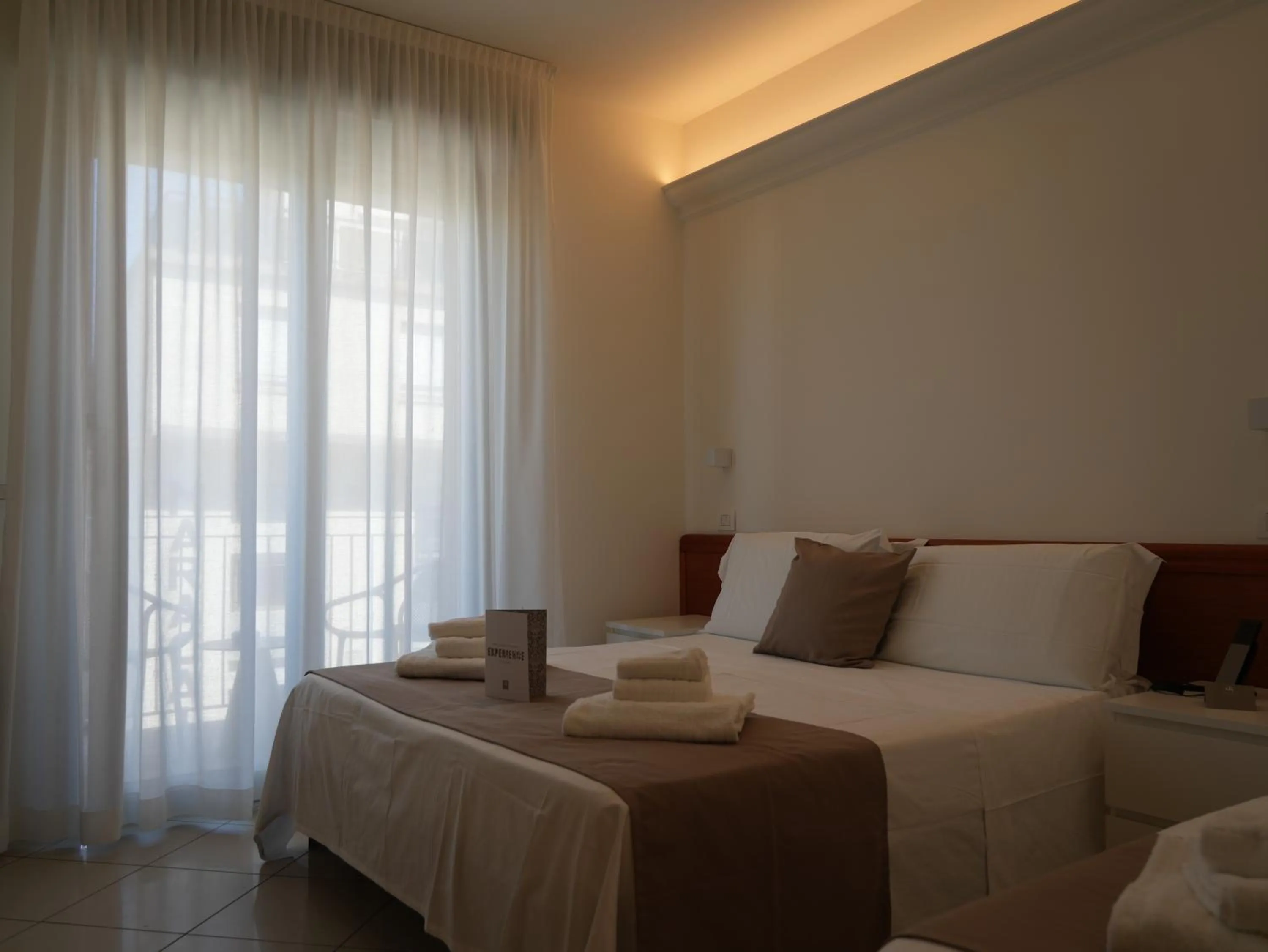 Bedroom, Bed in Hotel Regal