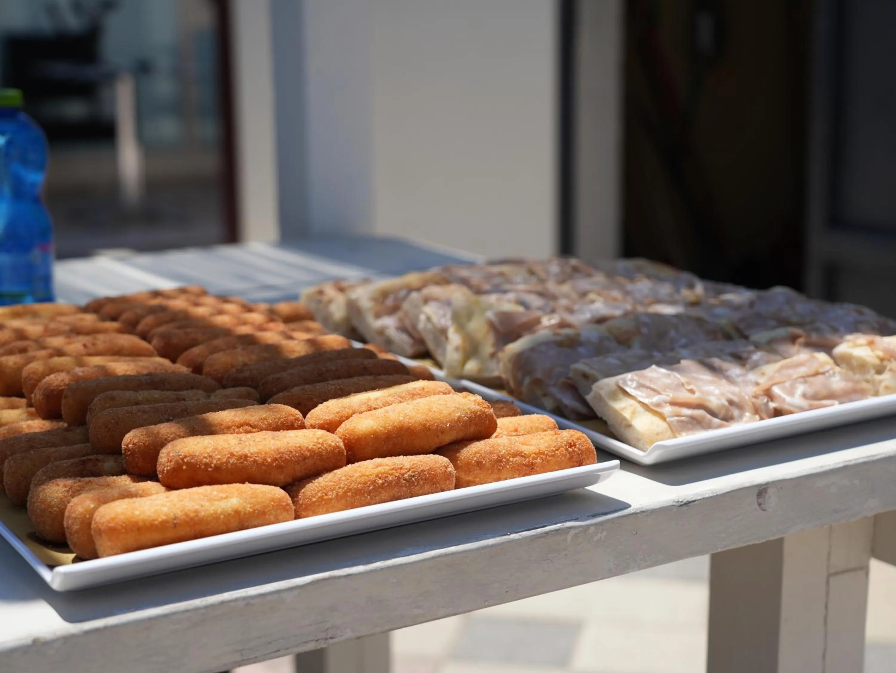 Restaurant/places to eat in Hotel Regal