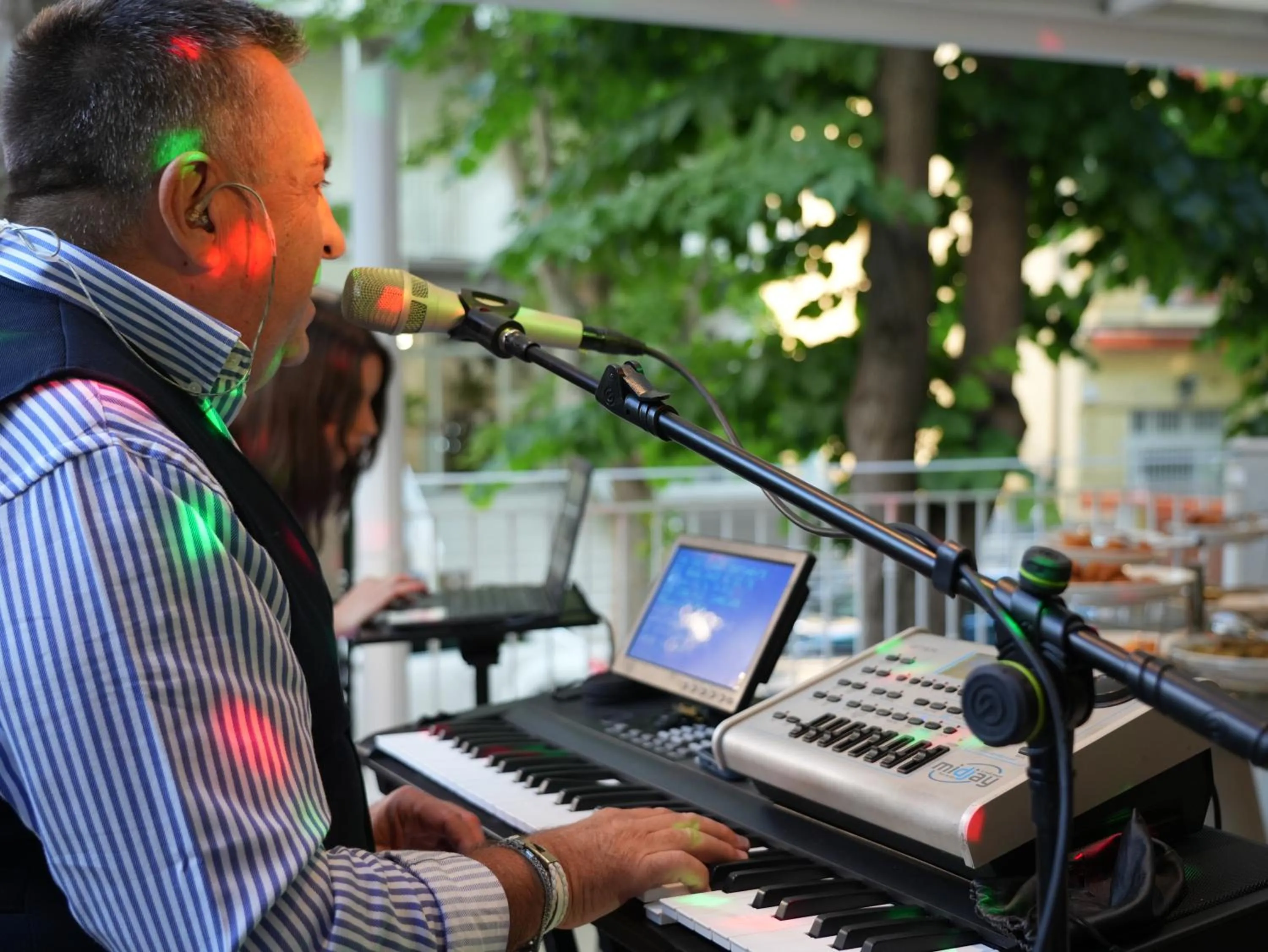 Evening entertainment in Hotel Regal