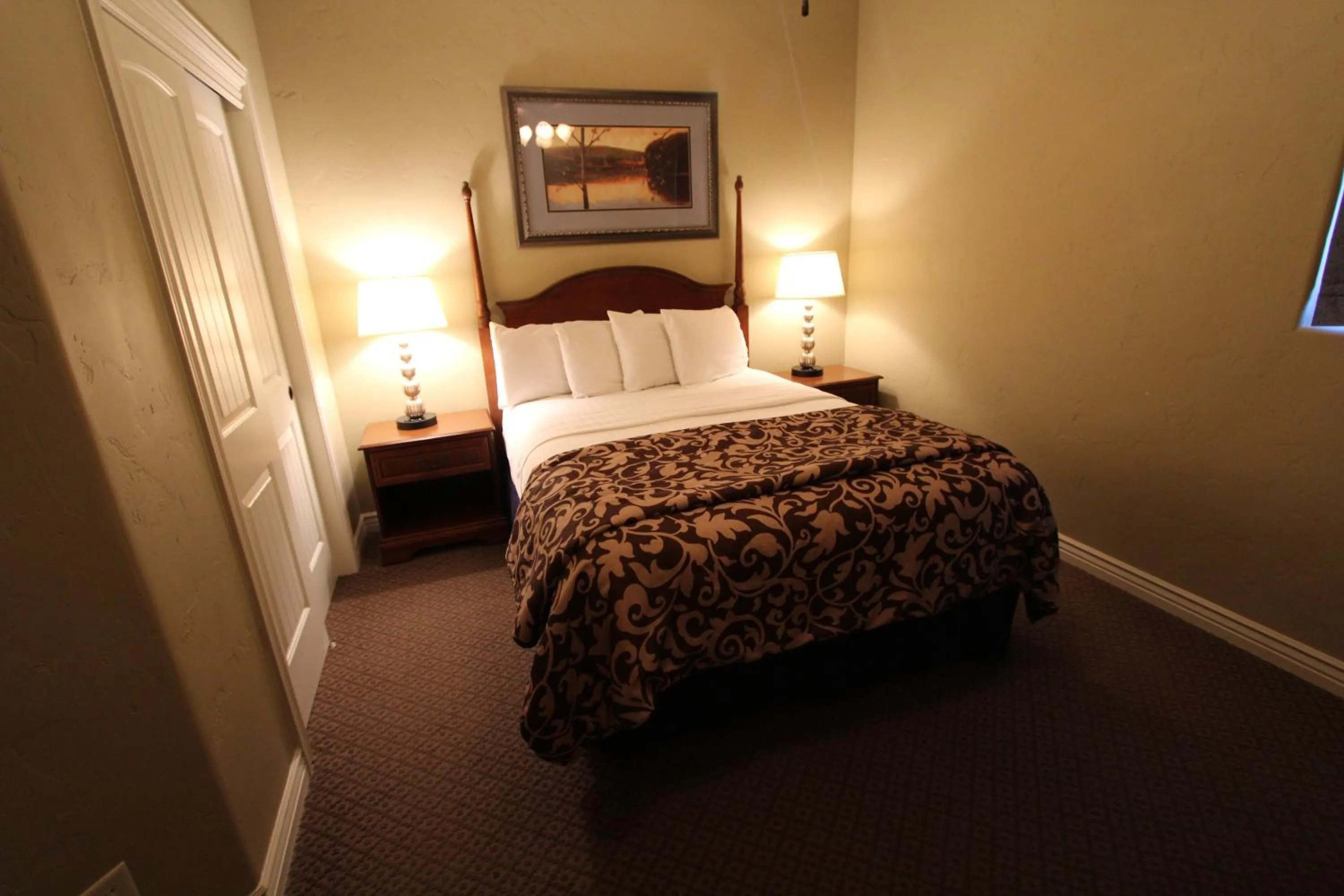 Bedroom, Bed in Canyon Villas at Coral Ridge