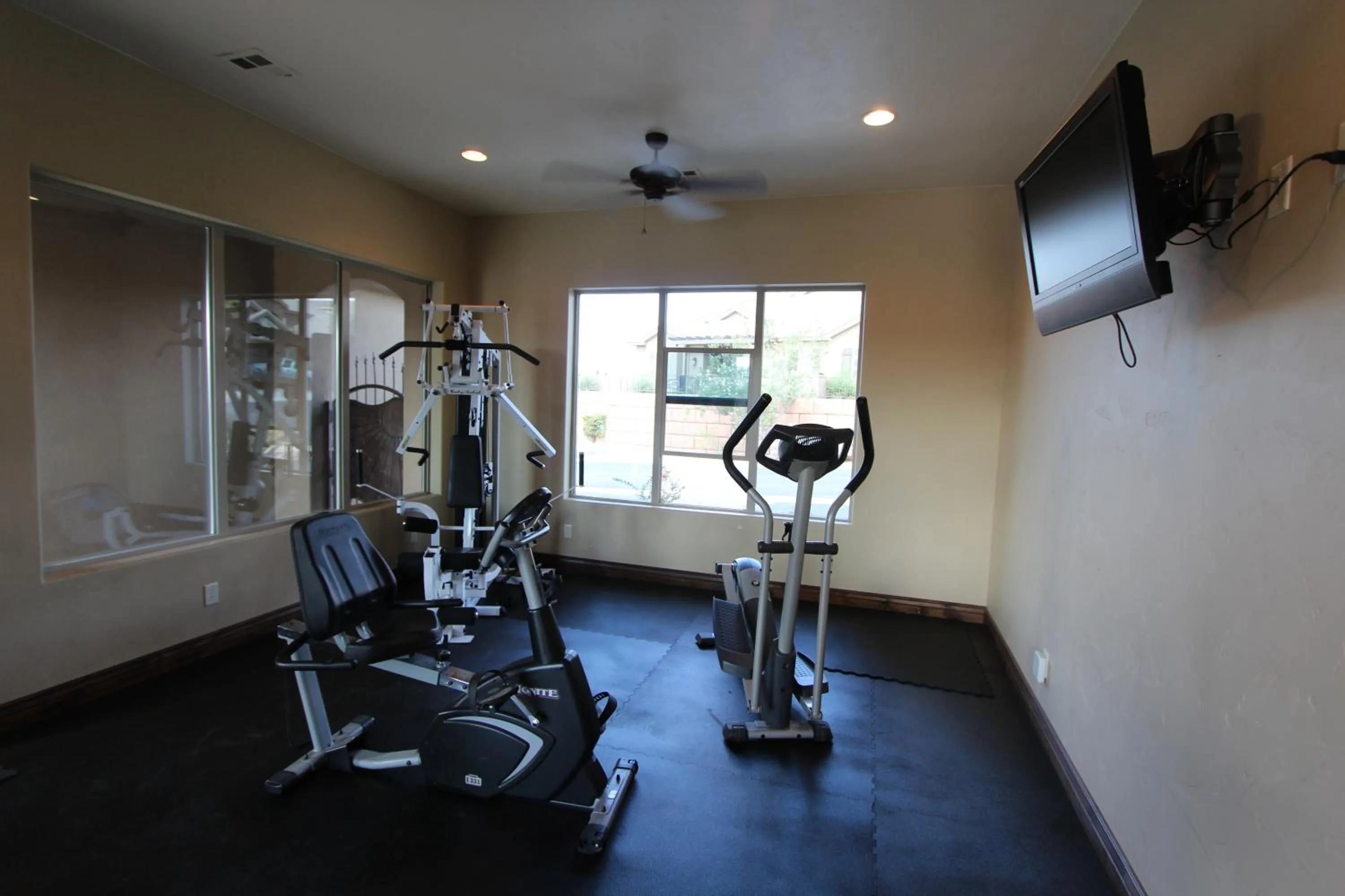 Fitness centre/facilities in Canyon Villas at Coral Ridge