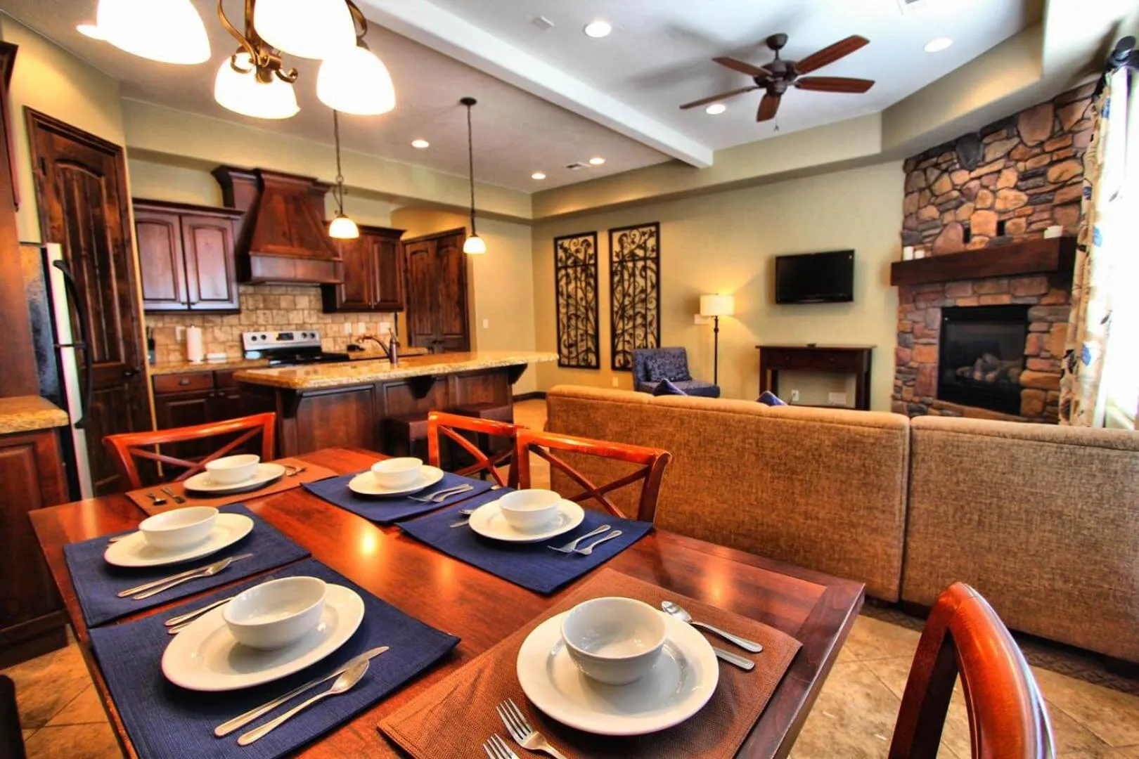 TV and multimedia in Canyon Villas at Coral Ridge