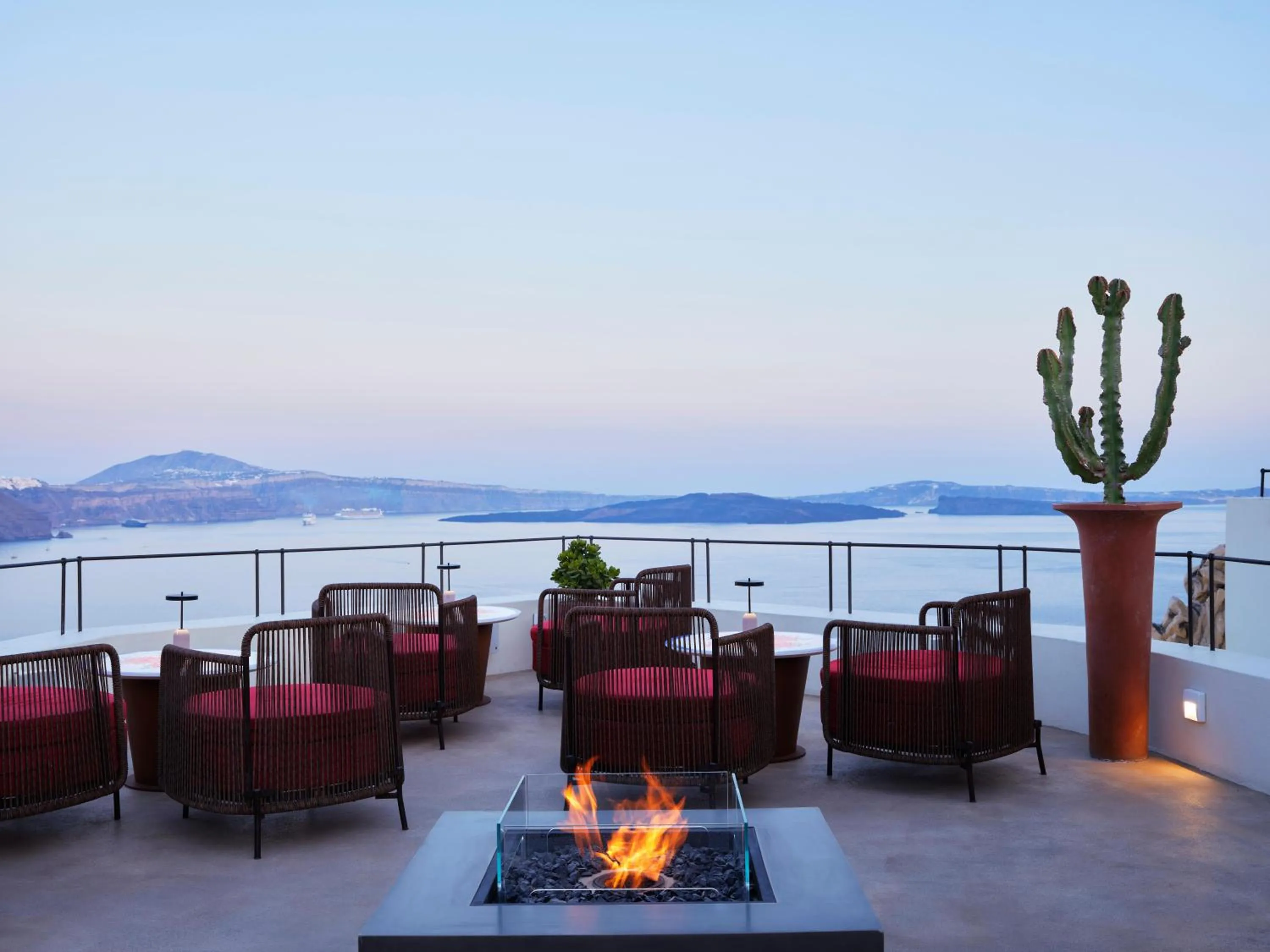 Restaurant/places to eat in Andronis Luxury Suites