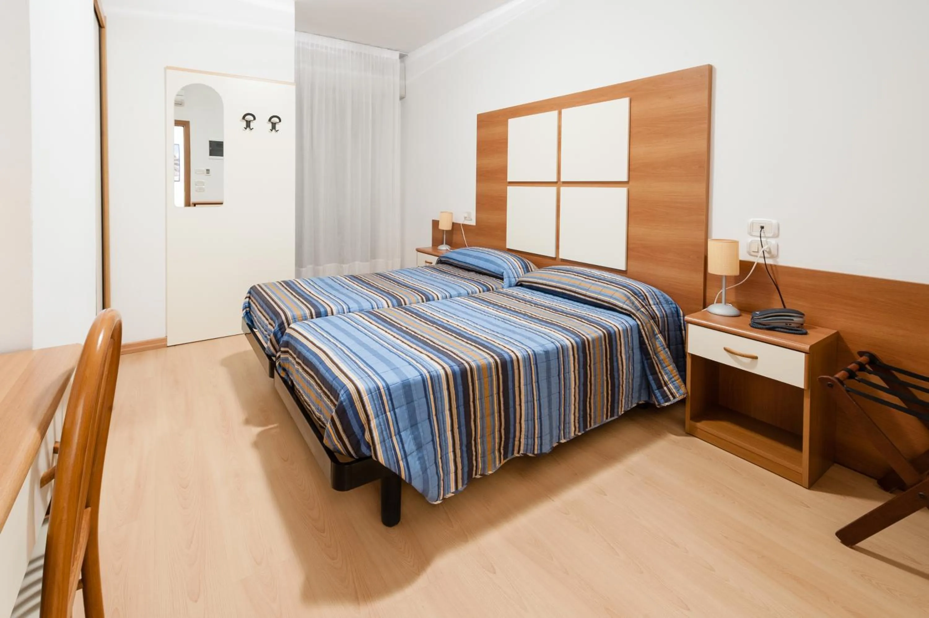 Bed in Hotel Garni Losanna