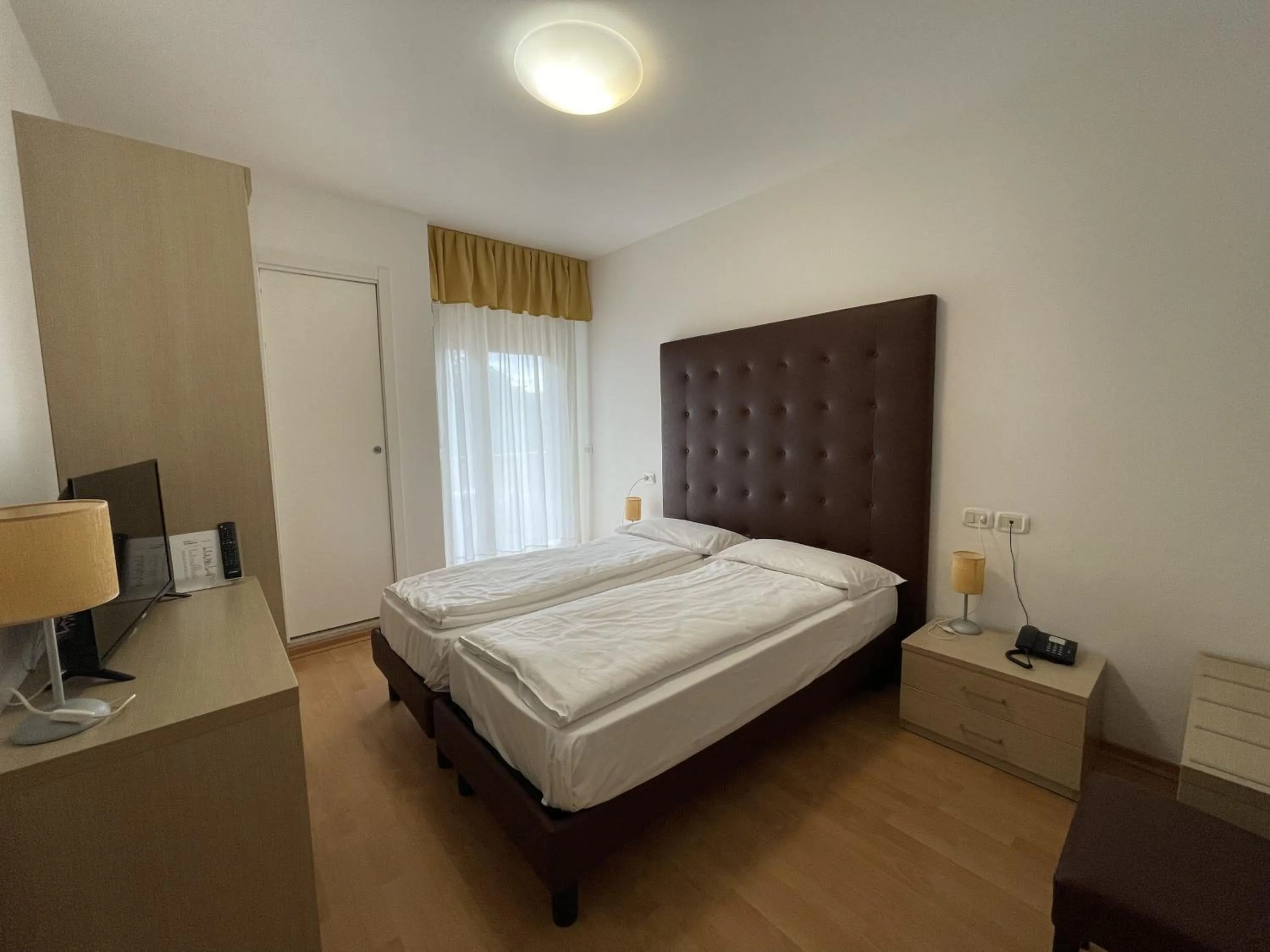 Photo of the whole room, Bed in Hotel Garni Losanna