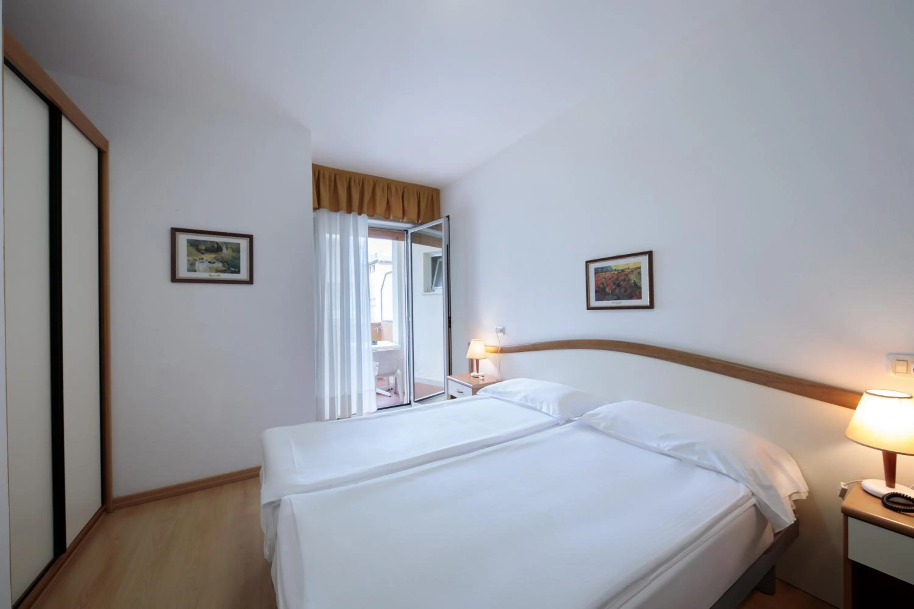 Bedroom, Bed in Hotel Garni Losanna