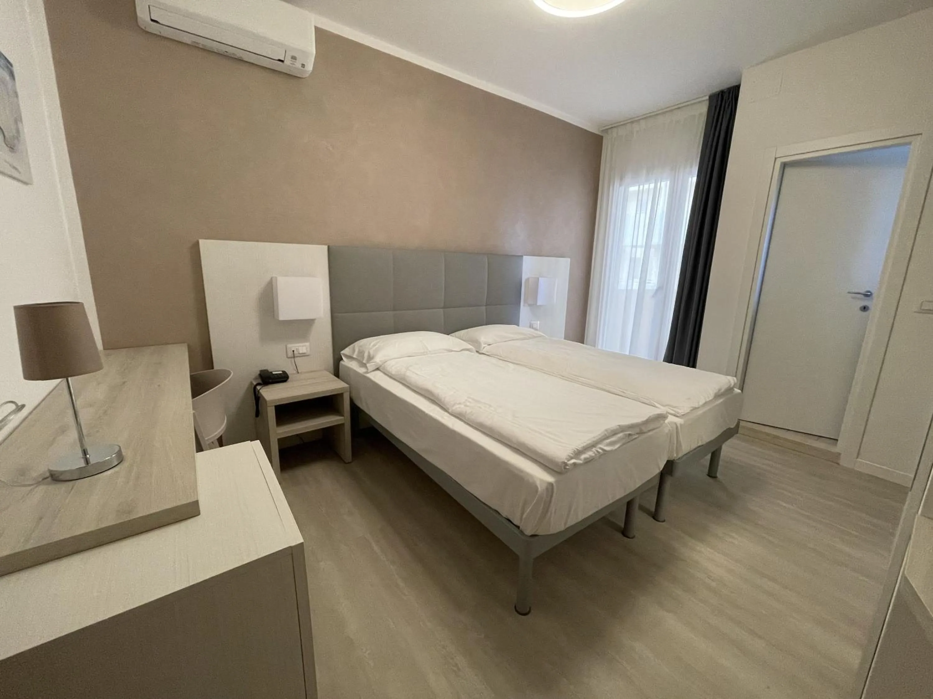 Bed in Hotel Garni Losanna