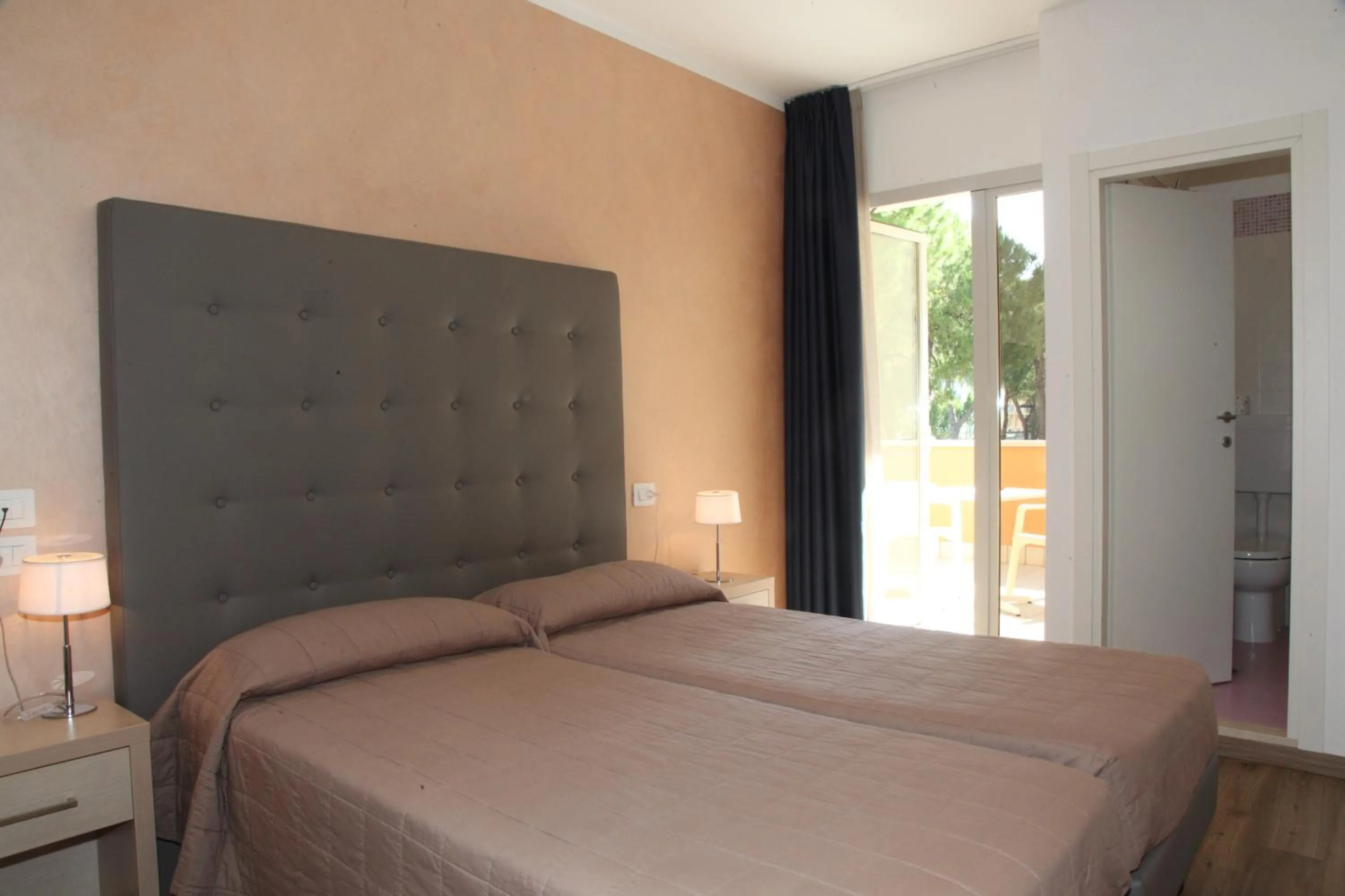 Bed in Hotel Garni Losanna
