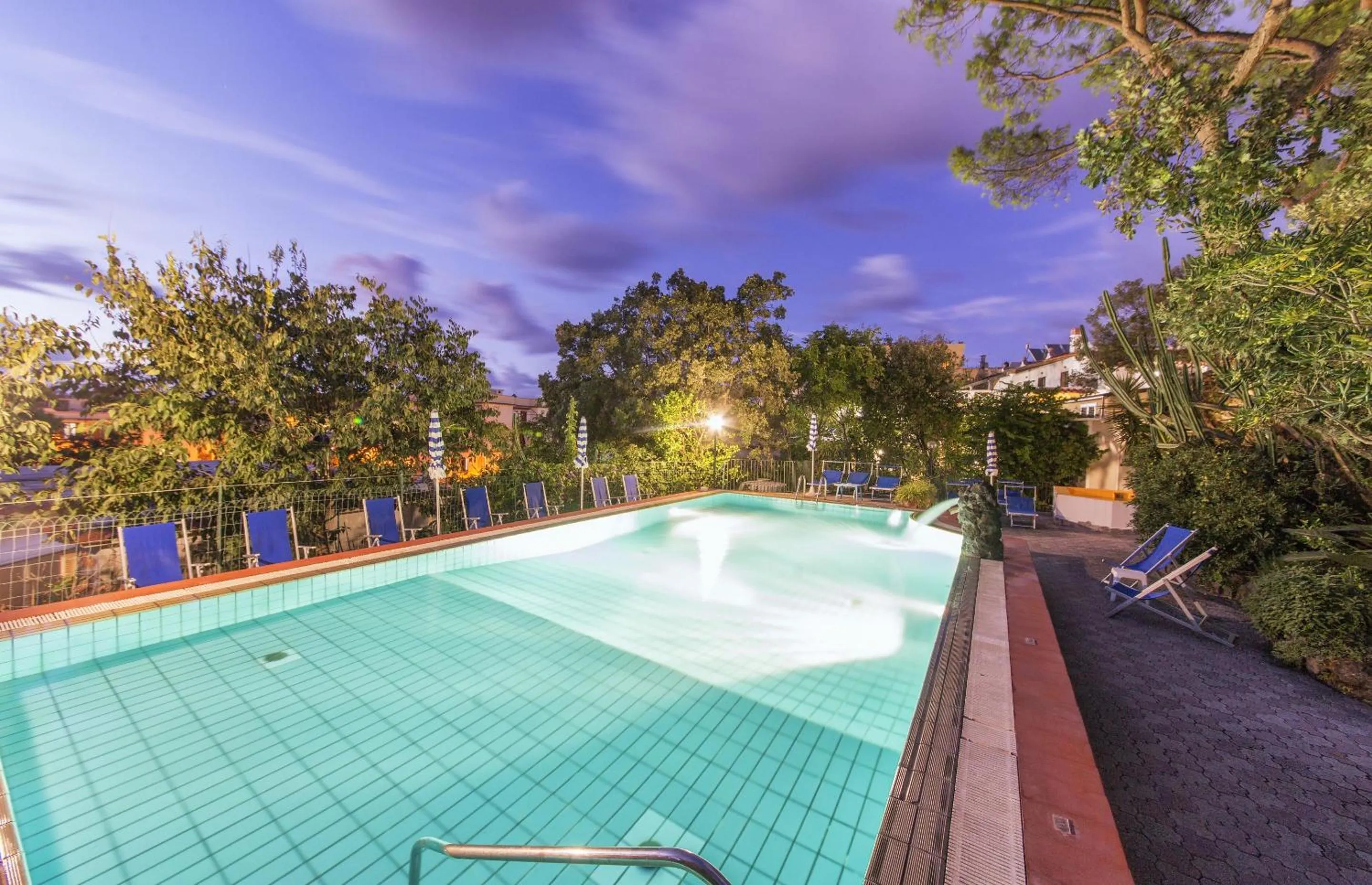 Swimming pool in Hotel Vittoria