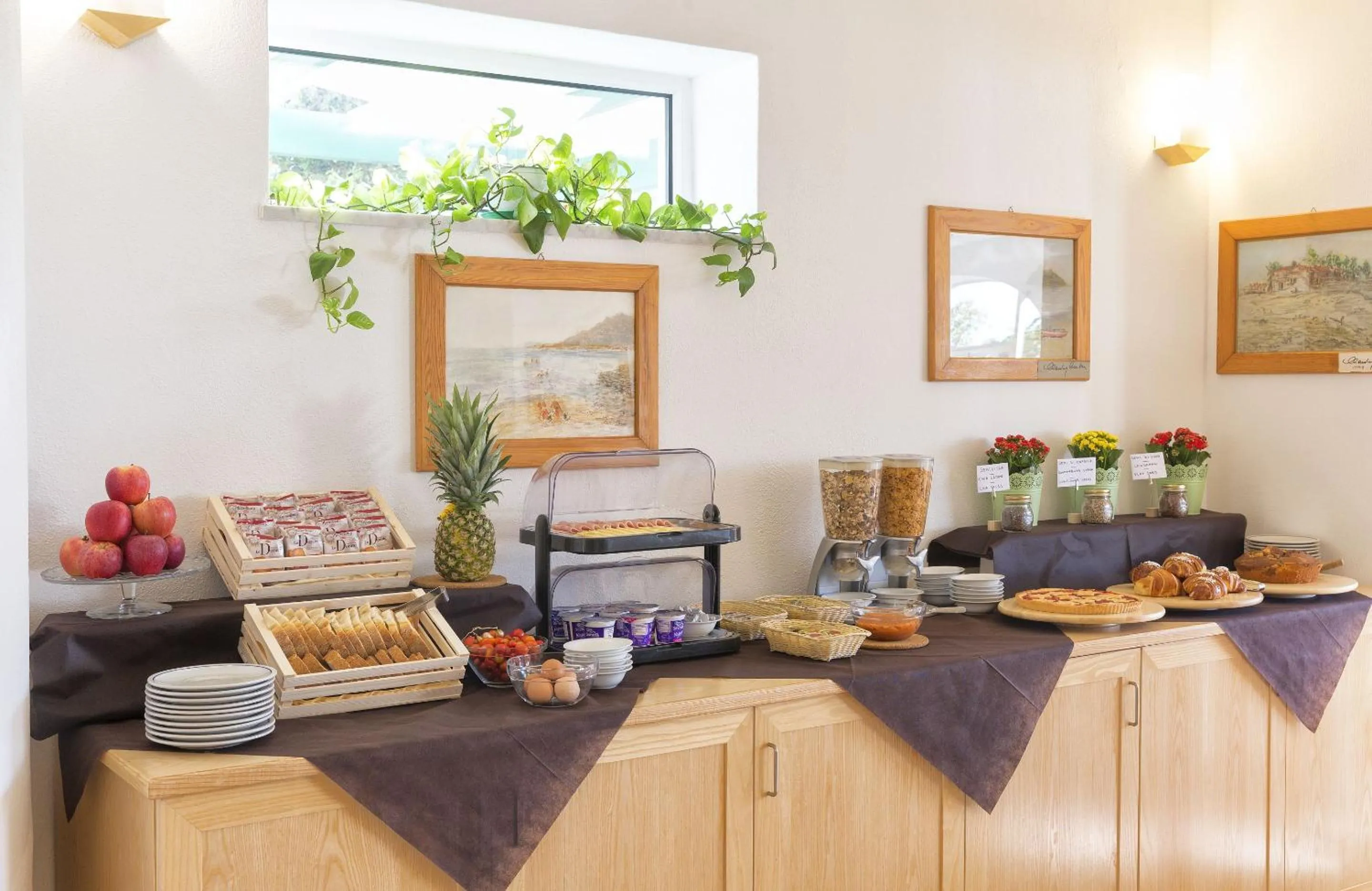 Buffet breakfast in Hotel Vittoria