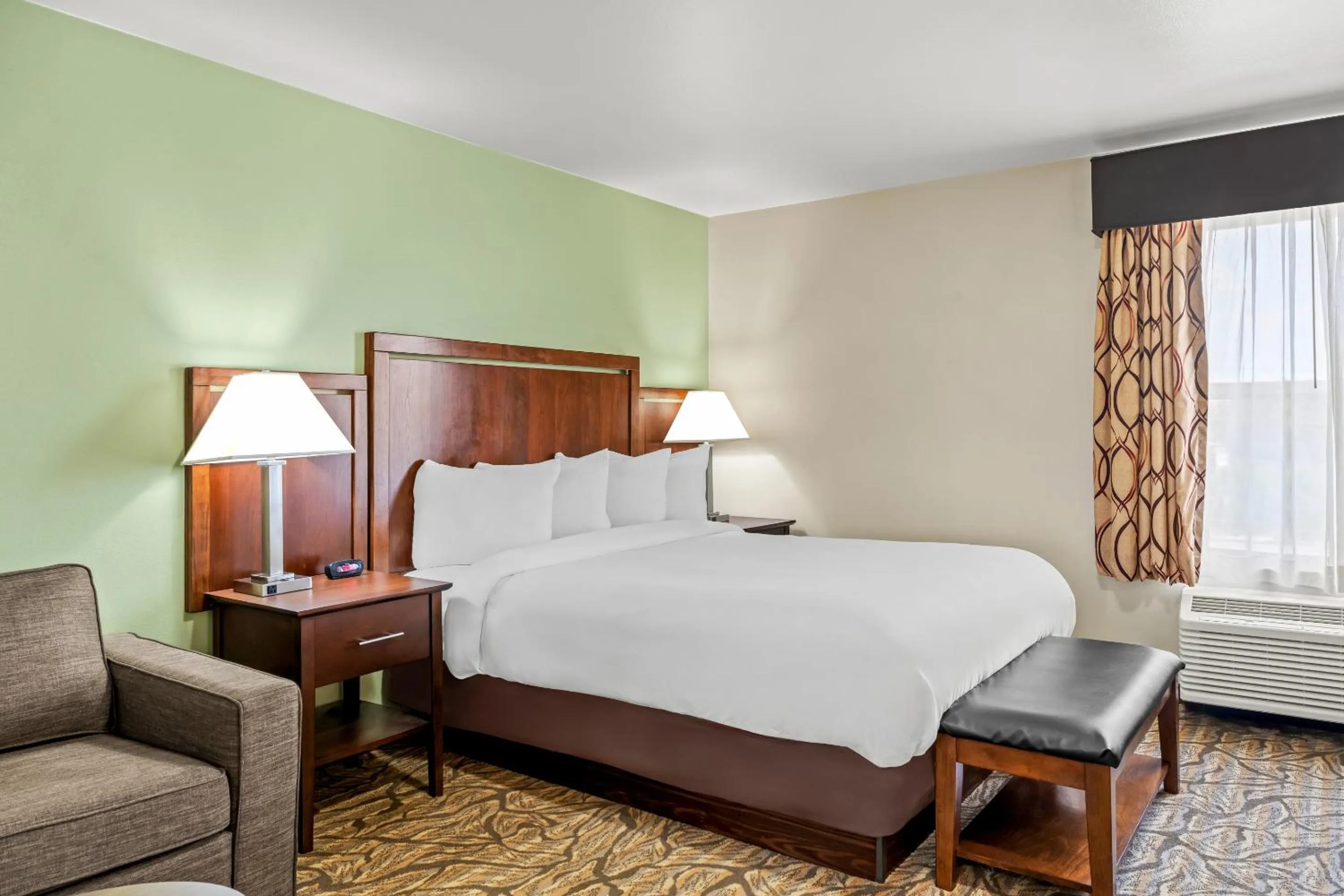 Bedroom, Bed in Ledgestone Suites Hotel Billings