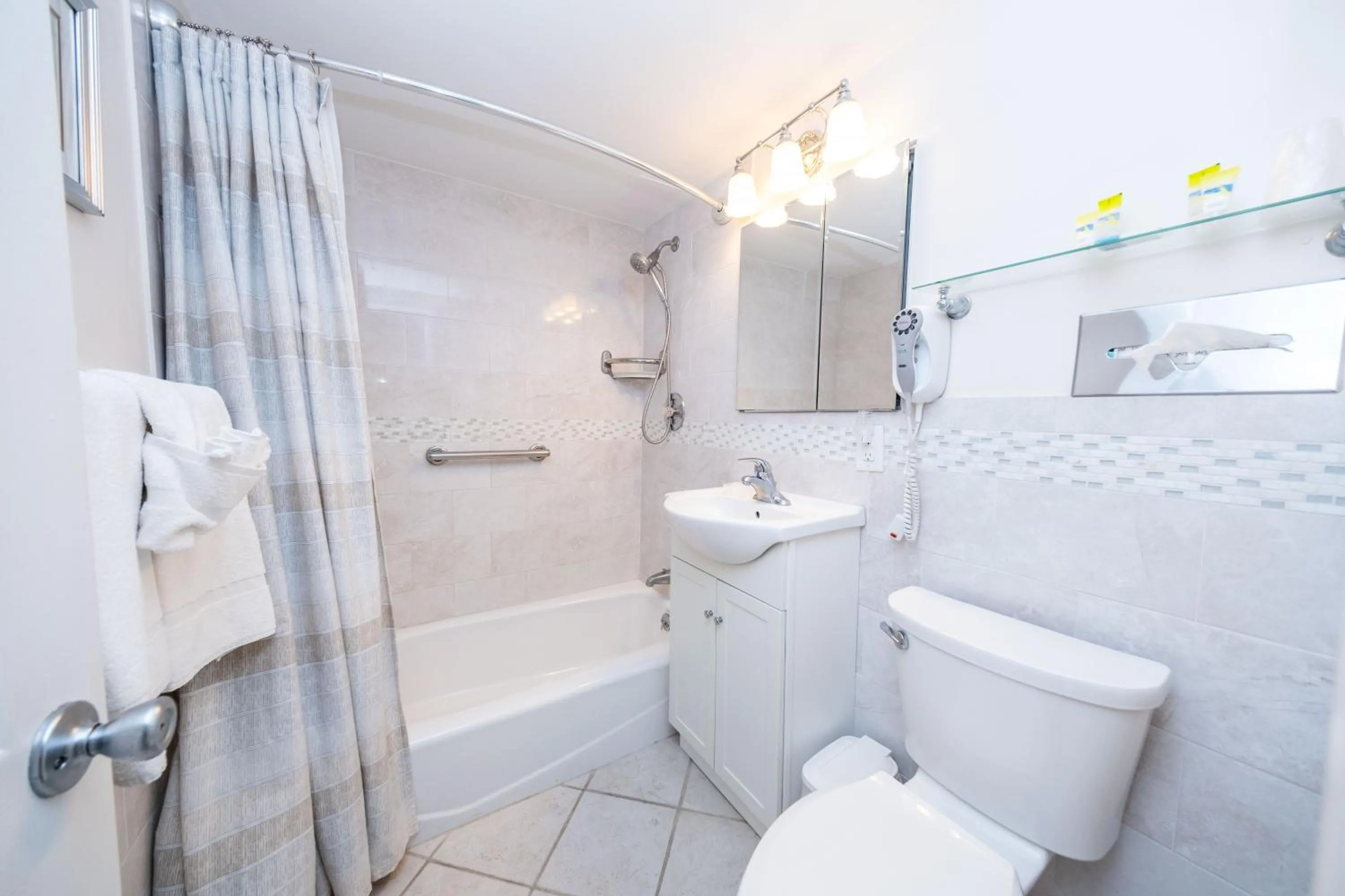 Bathroom in Nassau Inn Beachfront