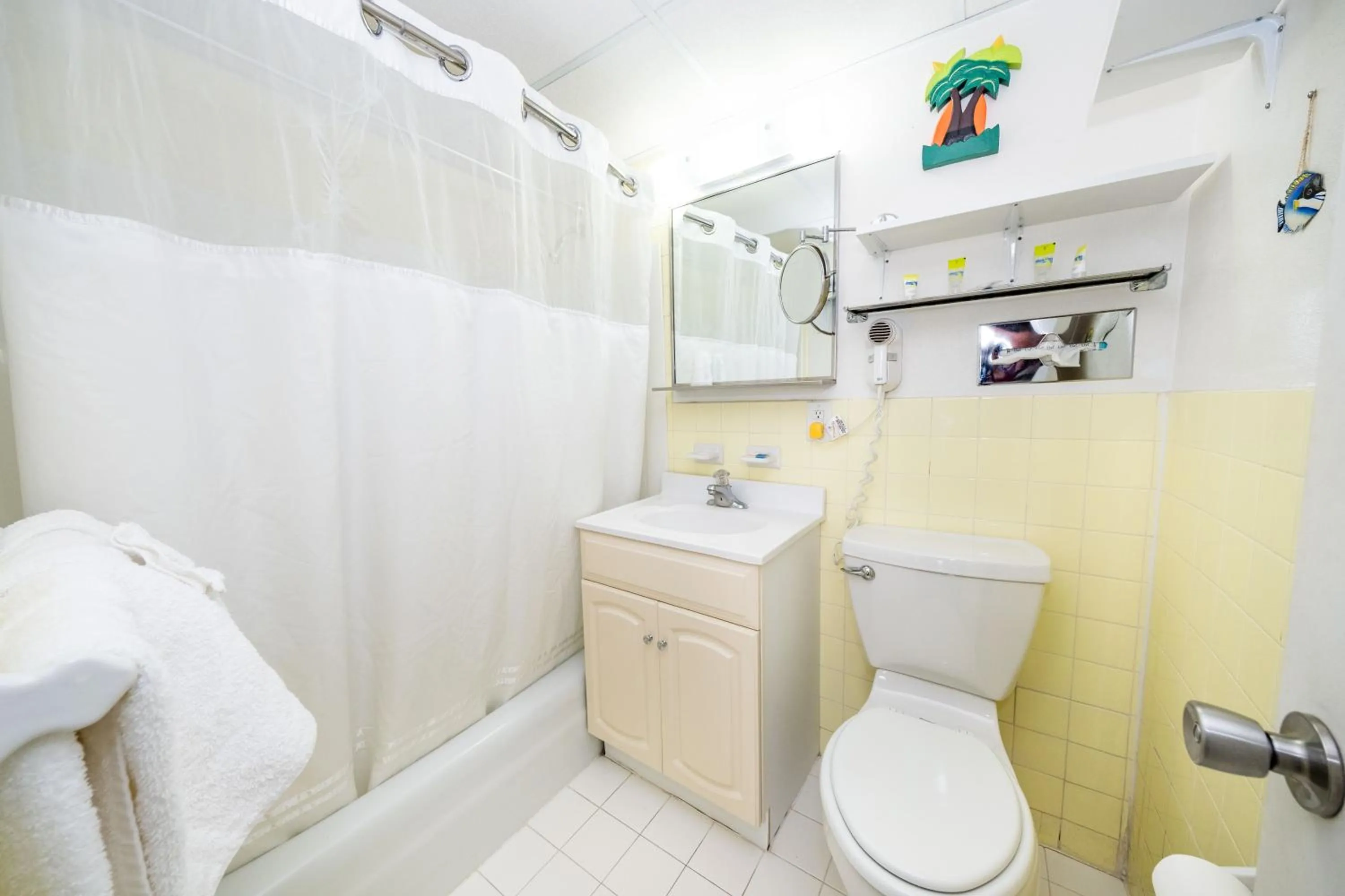 Bathroom in Nassau Inn Beachfront