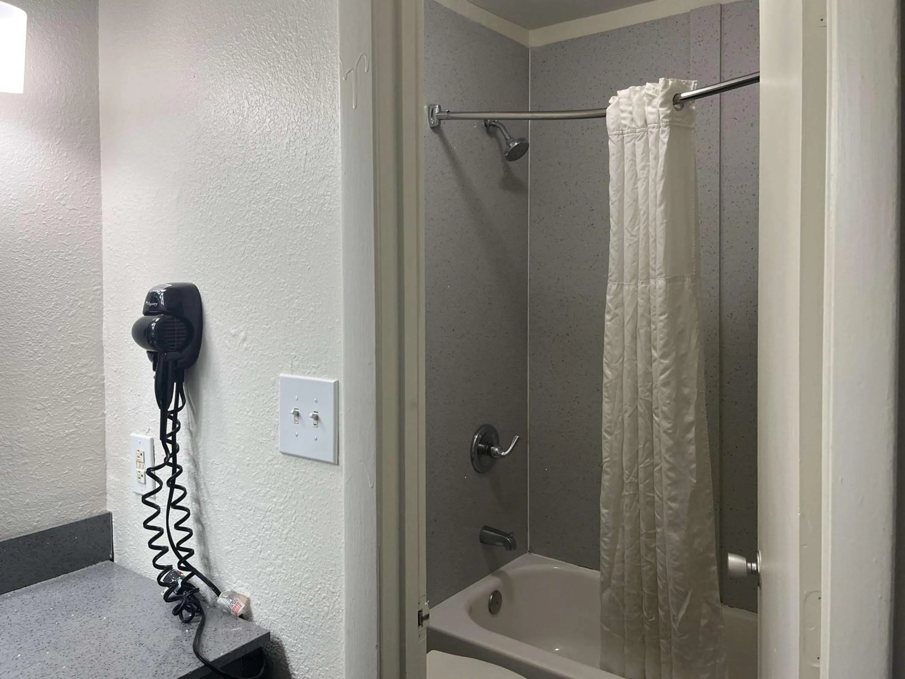 Bathroom in Studio 6 Charlotte, NC – Airport South