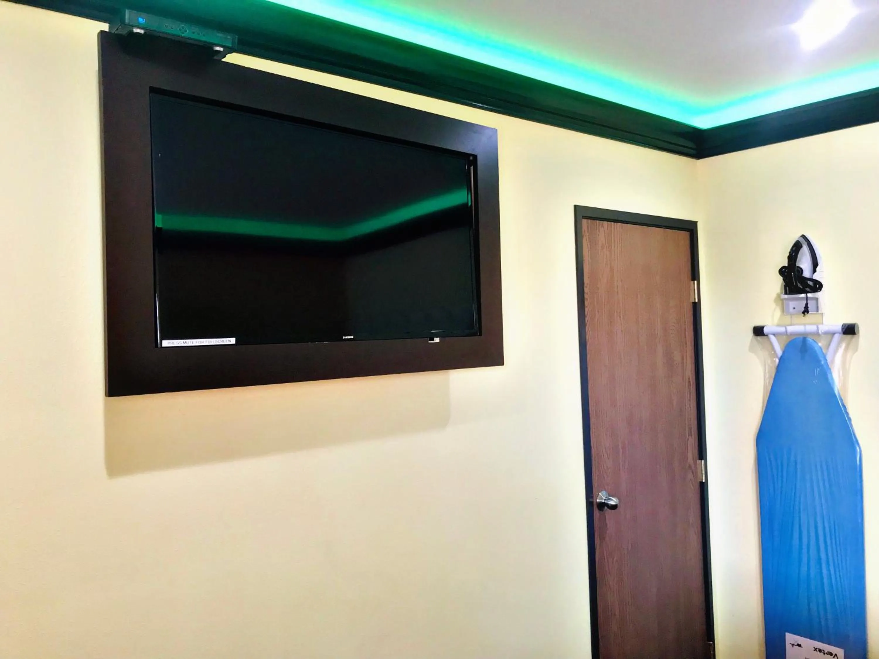 TV and multimedia in Central Inn Motel