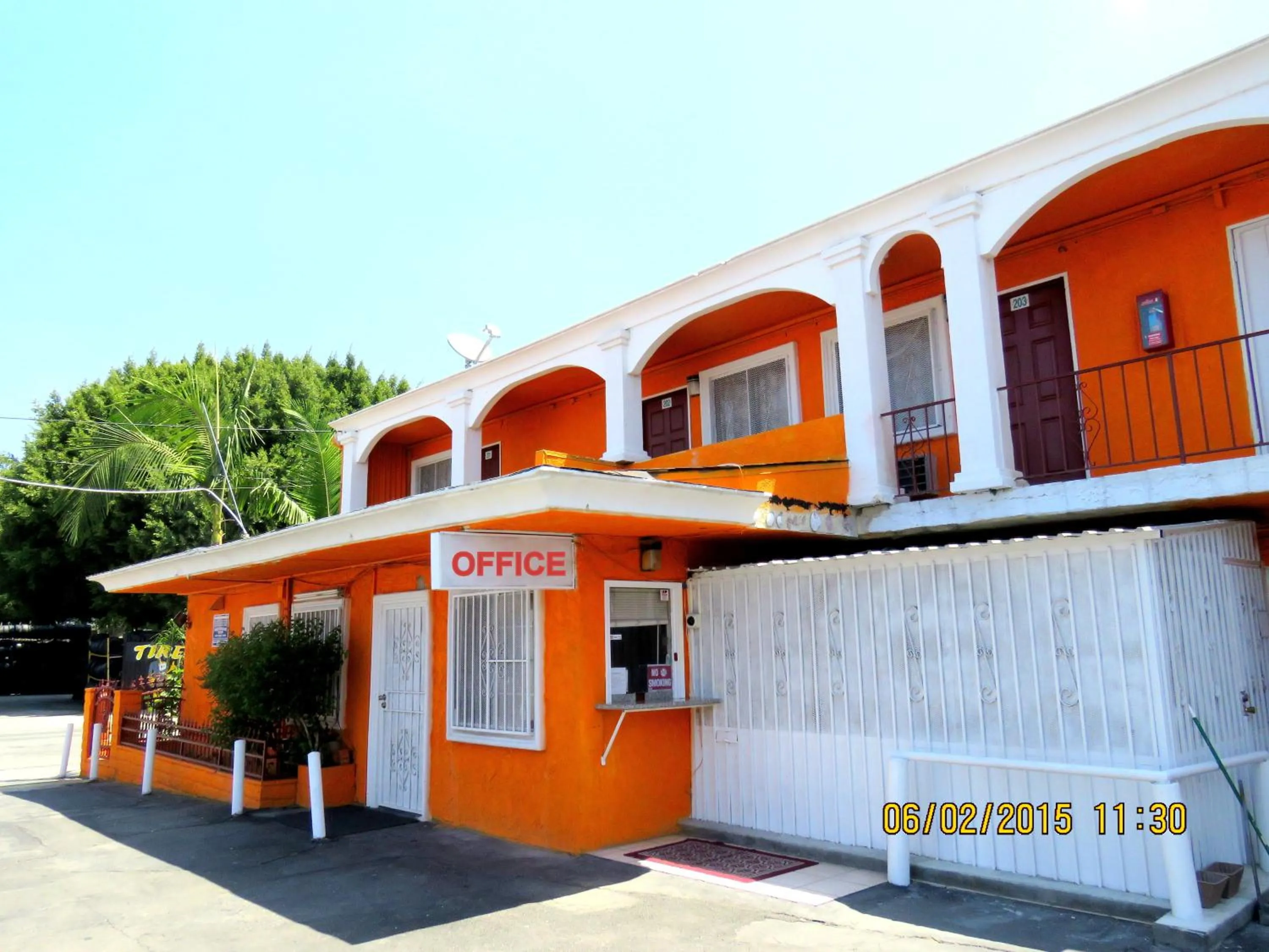 Property building in Central Inn Motel