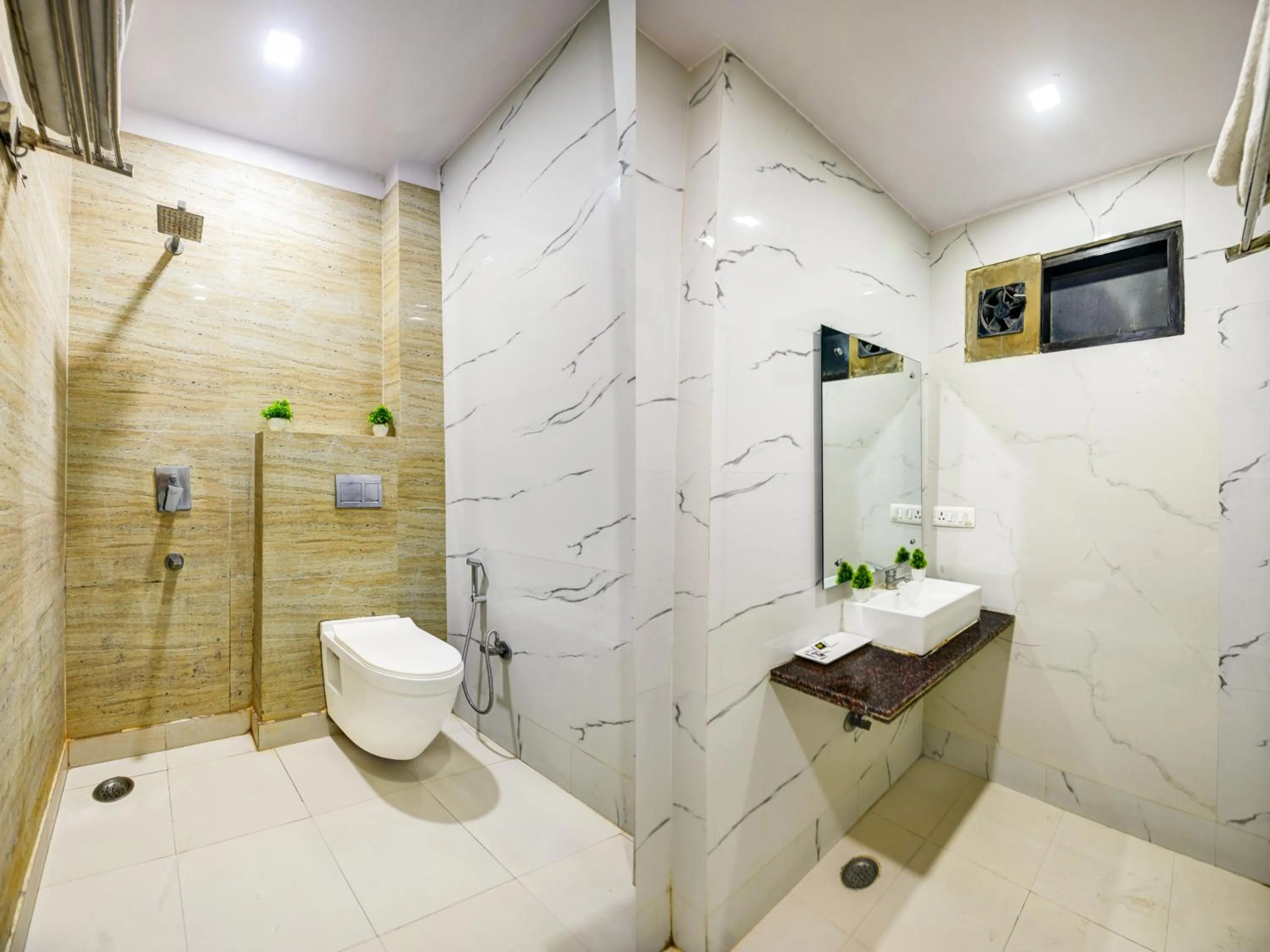 Bathroom in Hotel Kings Inn, Karol Bagh, New Delhi