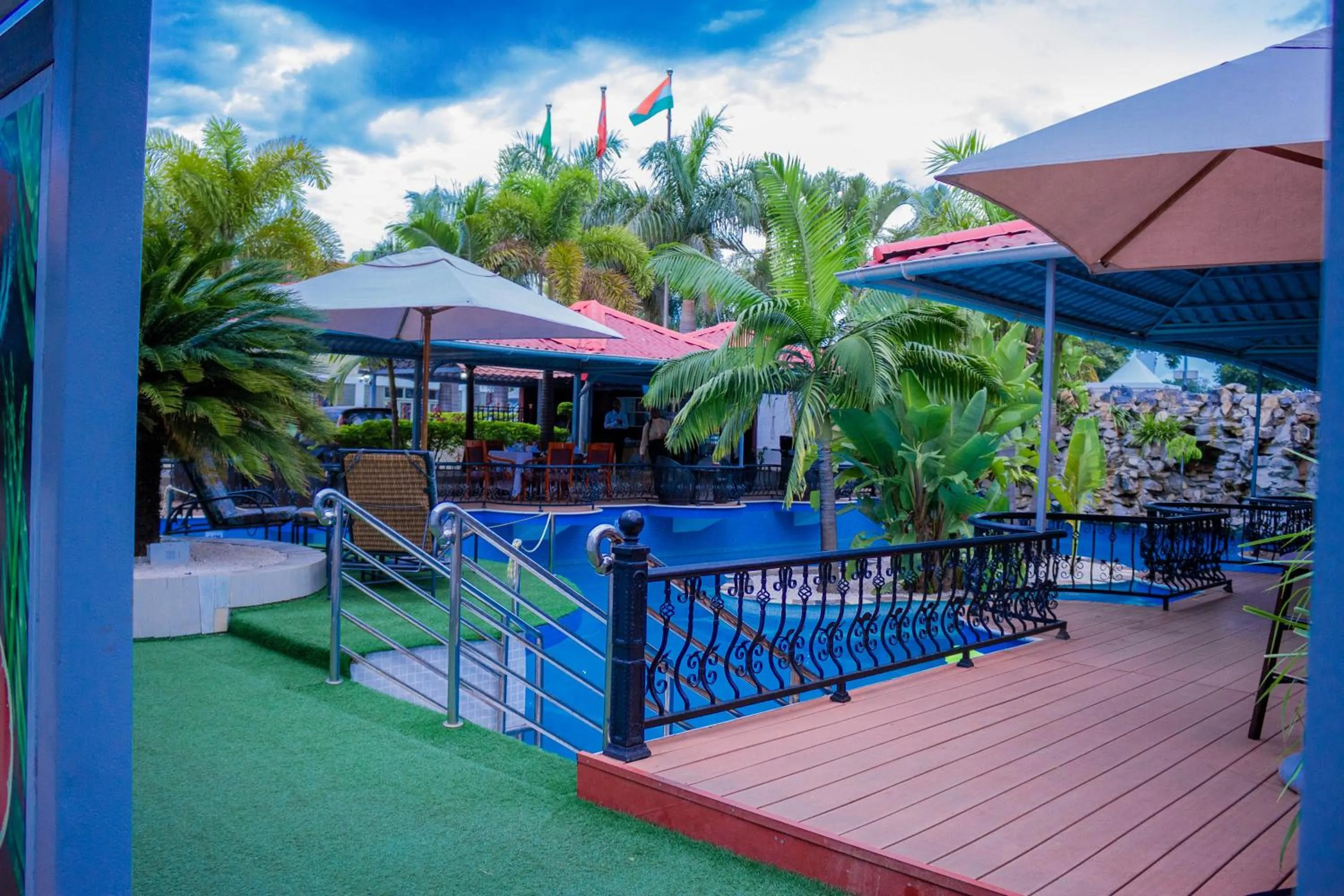 Swimming pool in Best Western Plus Paramount Hotel