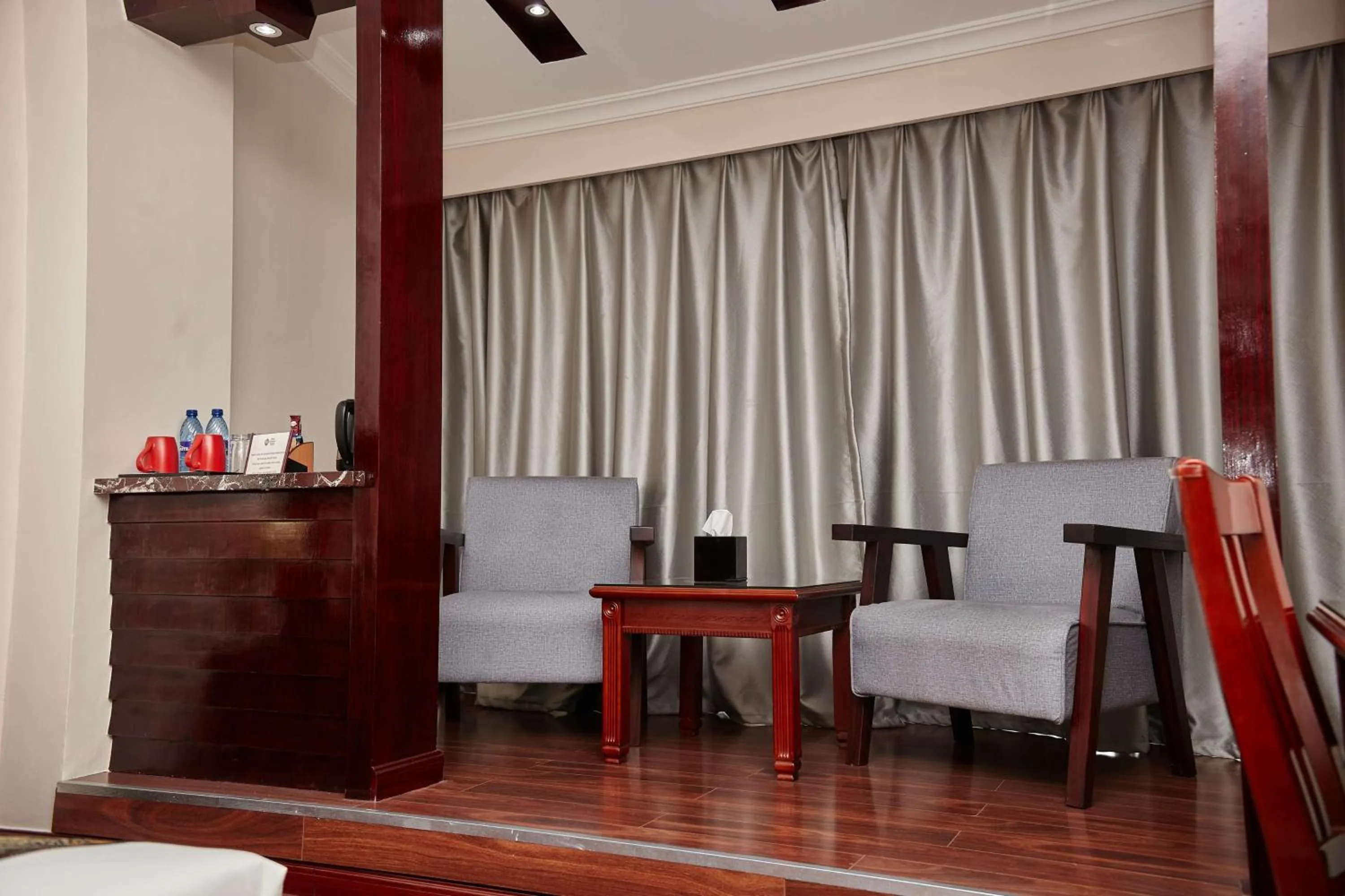 Bedroom in Best Western Plus Paramount Hotel