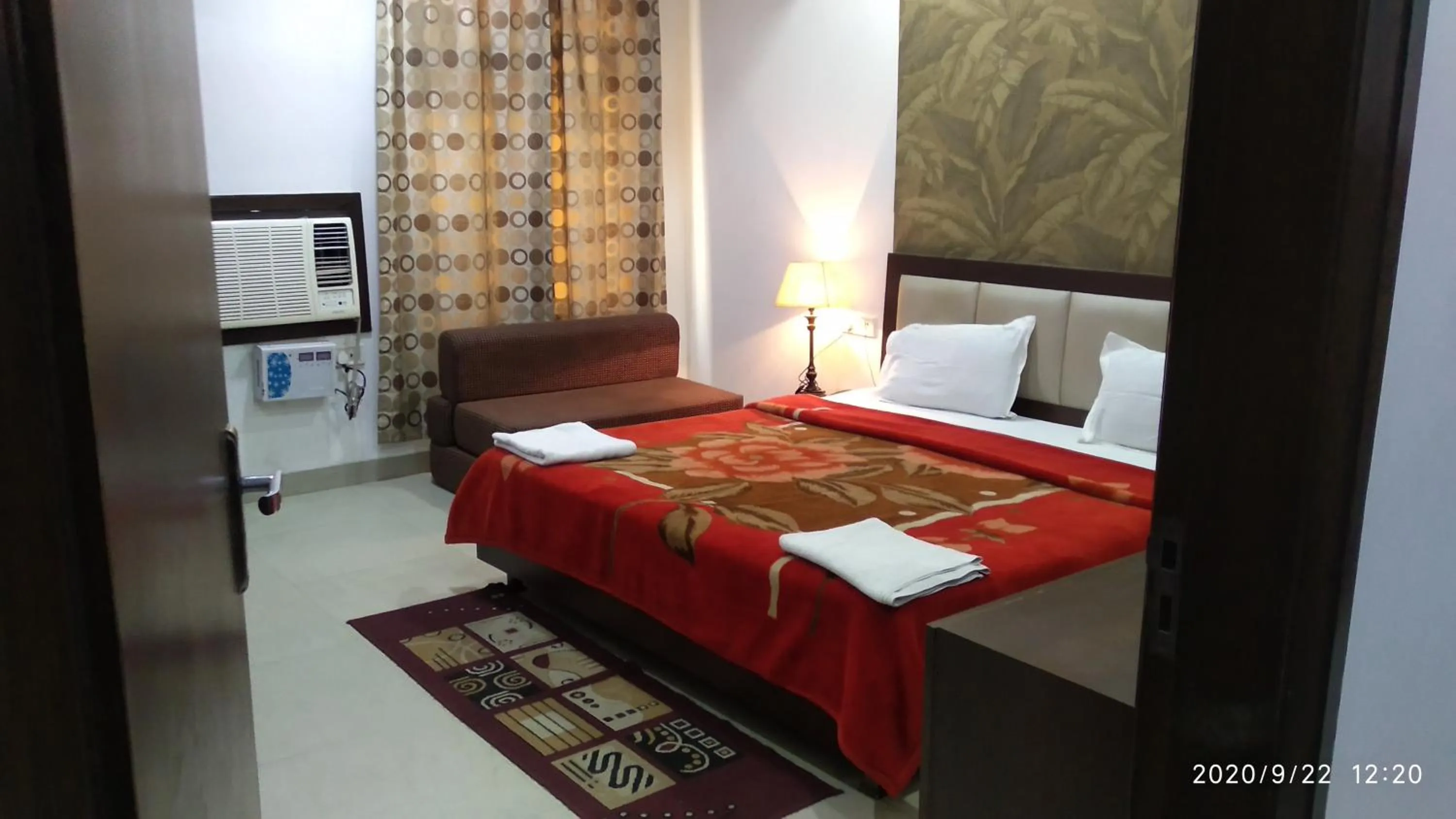 Bedroom, Bed in Hotel Popular