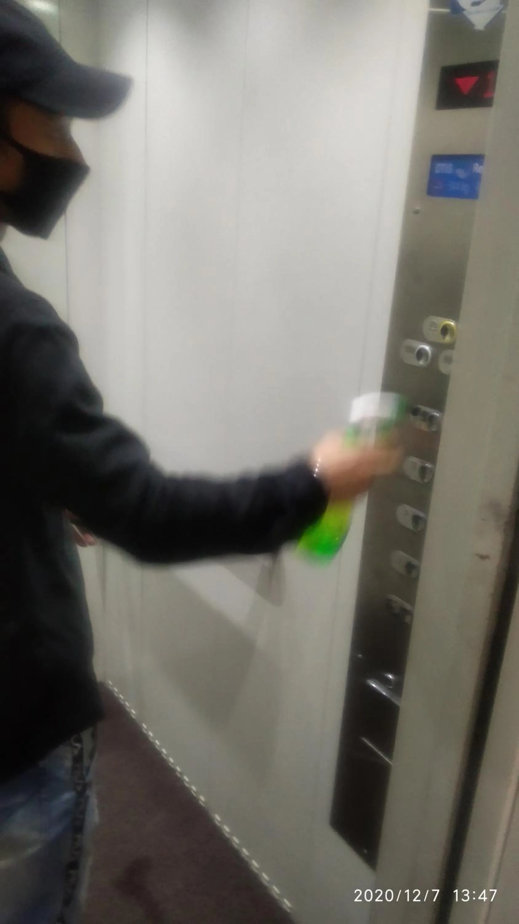 elevator in Hotel Popular