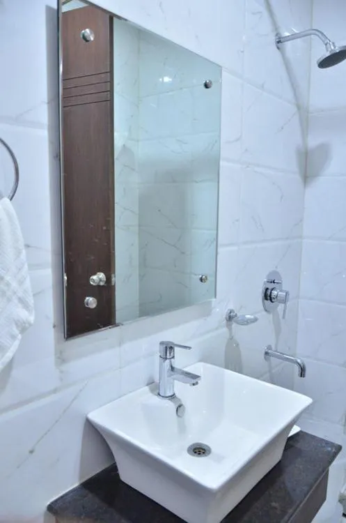 Bathroom in Hotel Popular