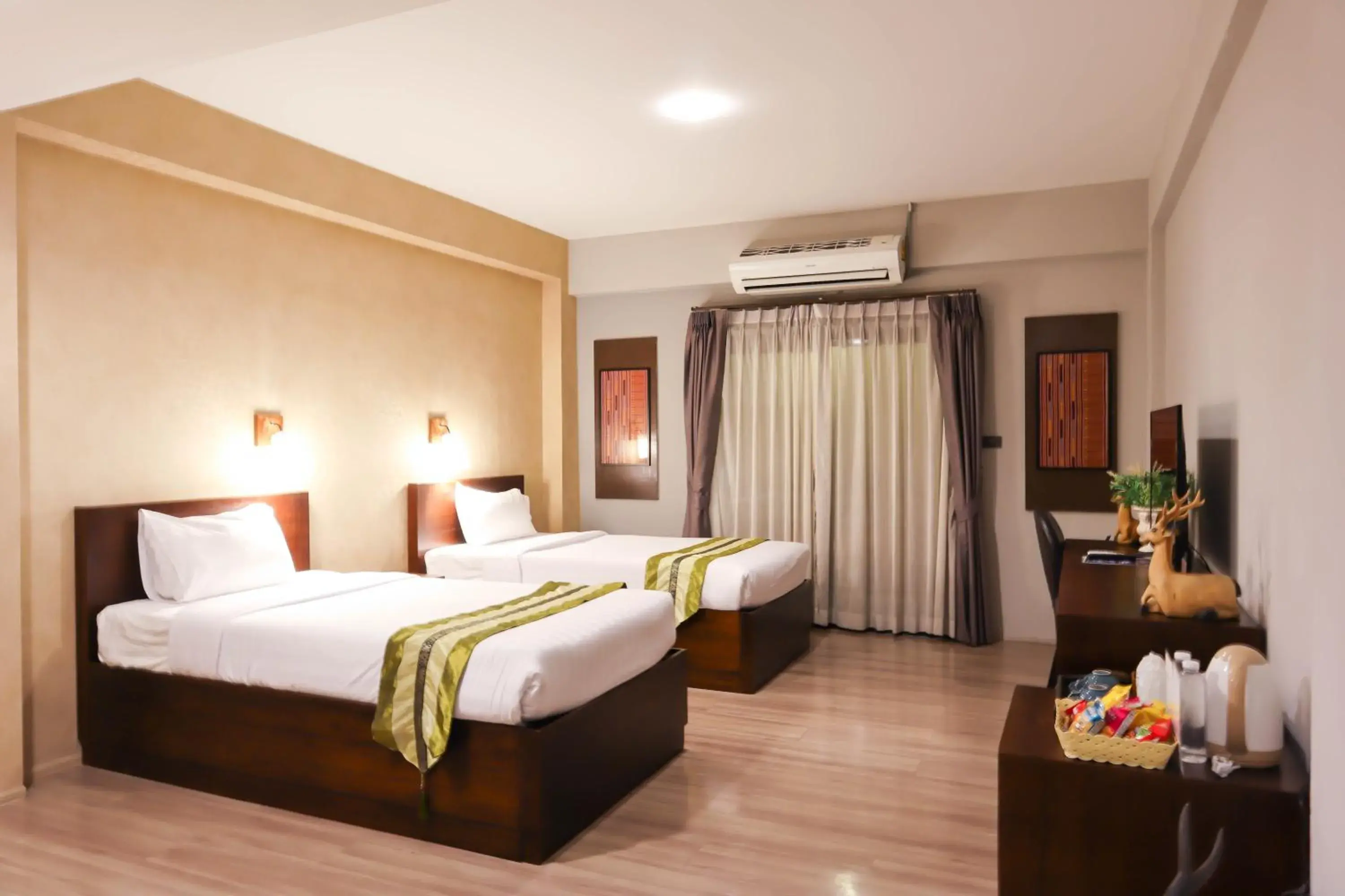 Deluxe Twin Room in Big Tree Old Town Hotel Deluxe Twin Room in Big Tree Old Town Hotel