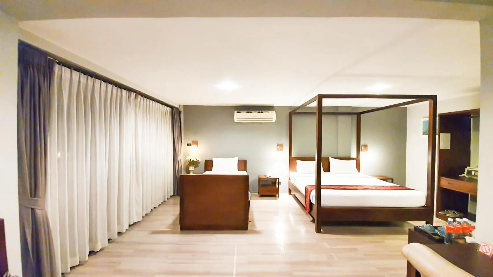 Bed in Big Tree Old Town Hotel