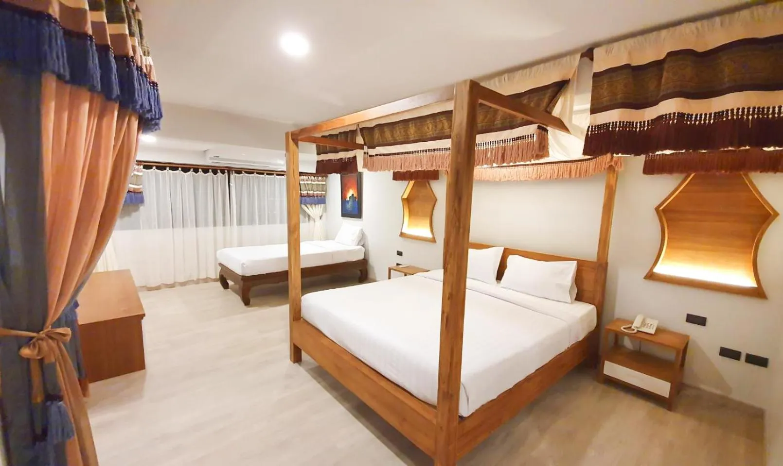 Bed in Big Tree Old Town Hotel