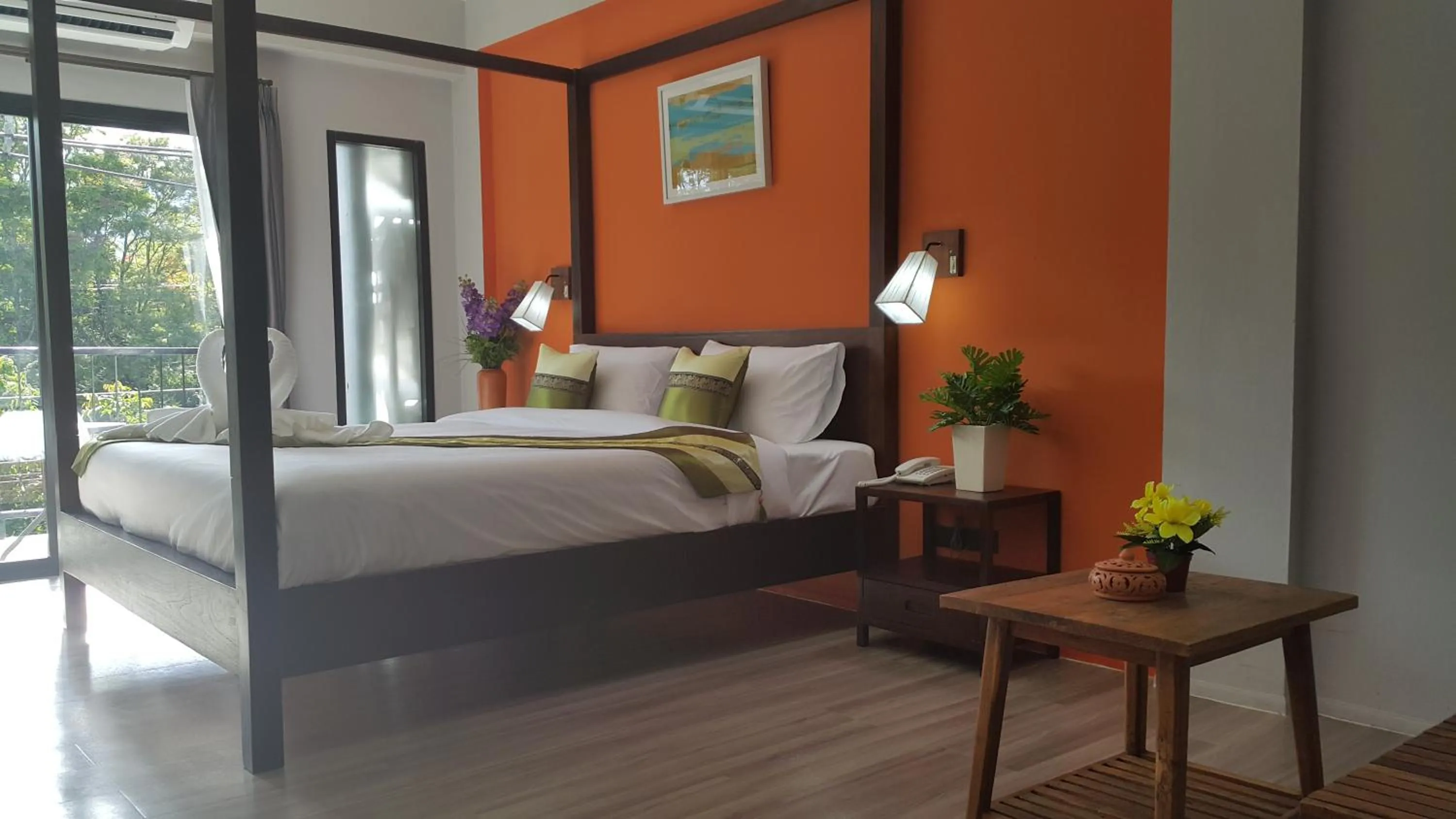 Decorative detail, Bed in Big Tree Old Town Hotel