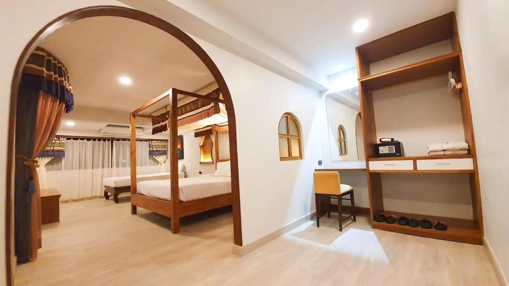 bunk bed, Bed in Big Tree Old Town Hotel