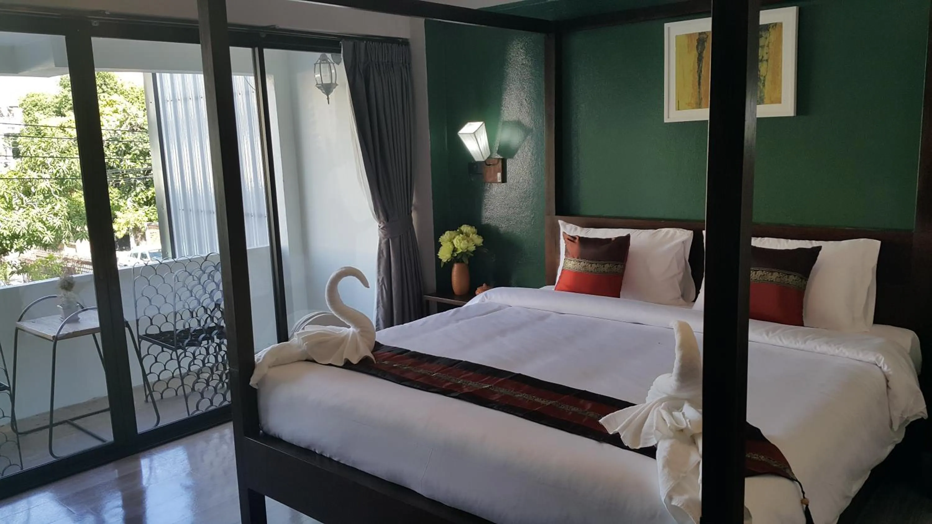 Bed in Big Tree Old Town Hotel