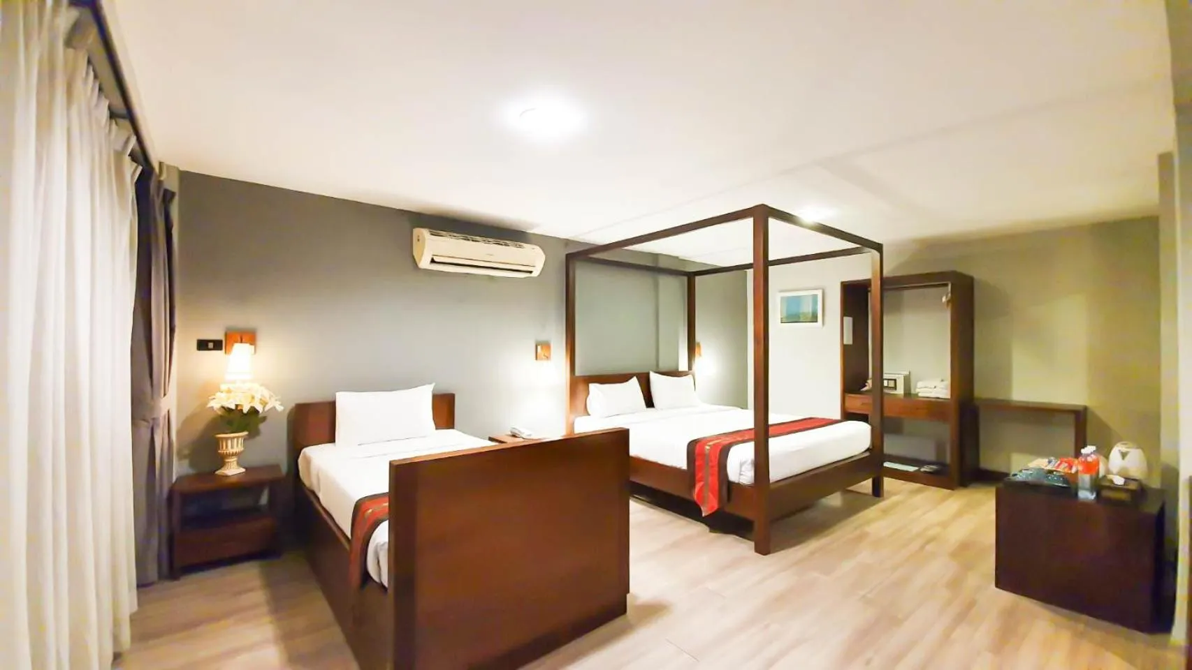 Bed in Big Tree Old Town Hotel