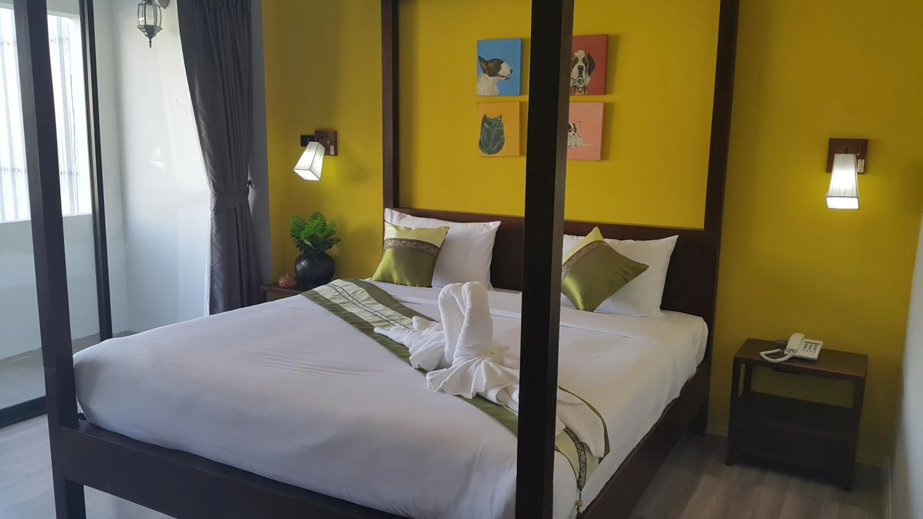 Bed in Big Tree Old Town Hotel