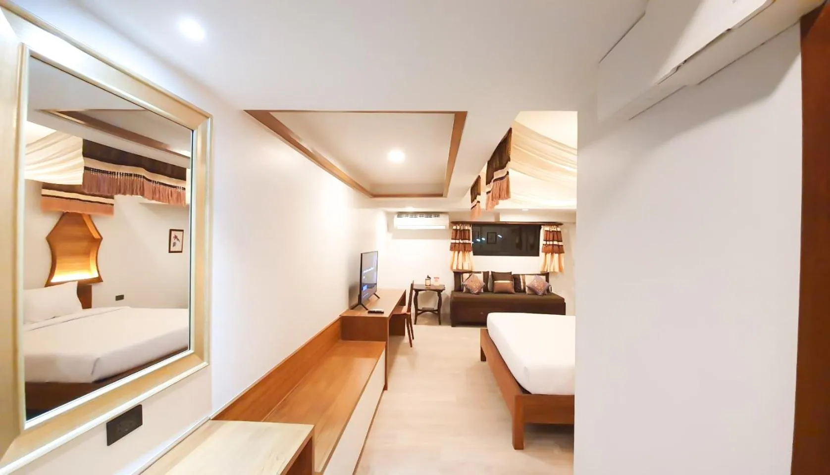 Photo of the whole room, Bed in Big Tree Old Town Hotel