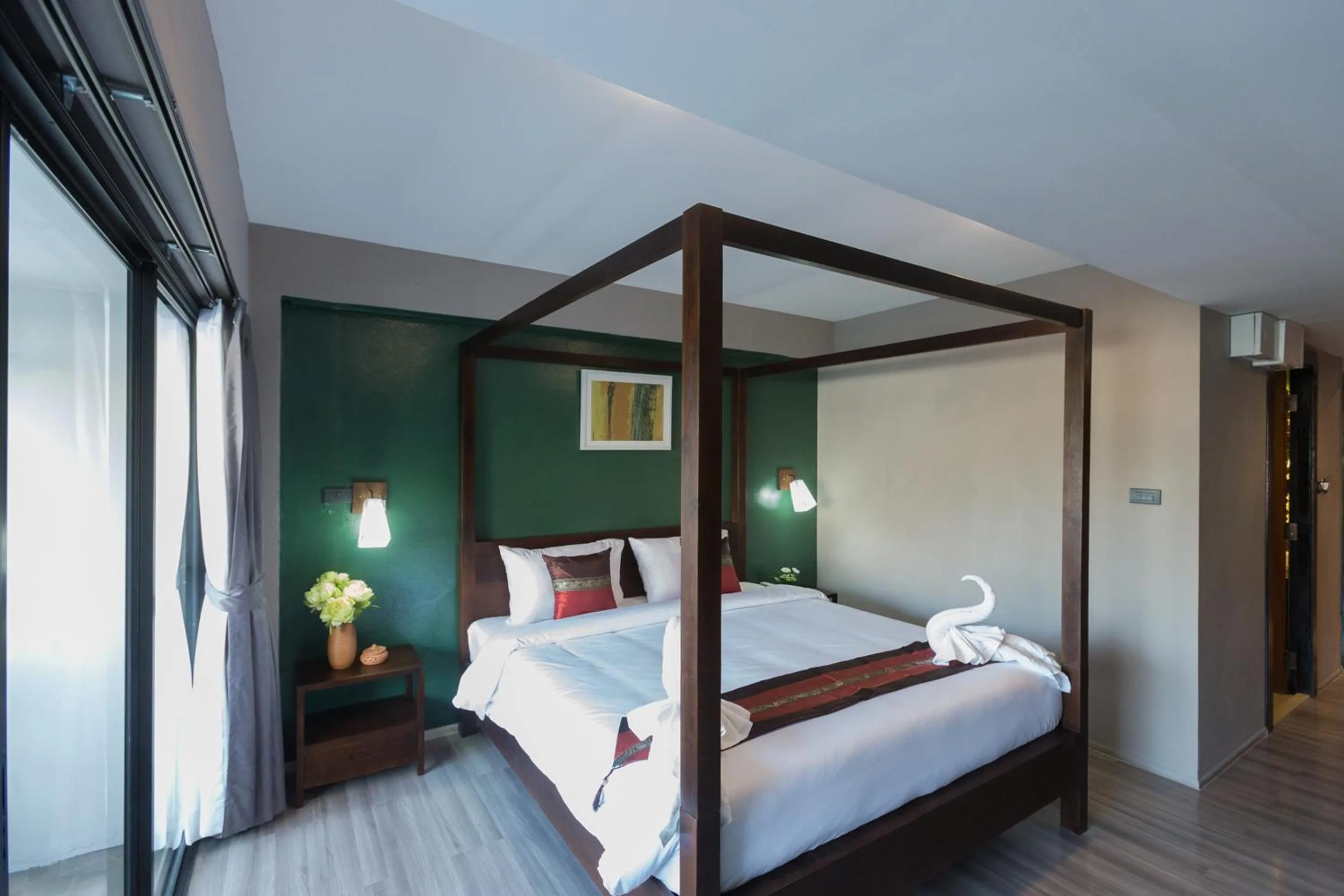 Bedroom, Bed in Big Tree Old Town Hotel