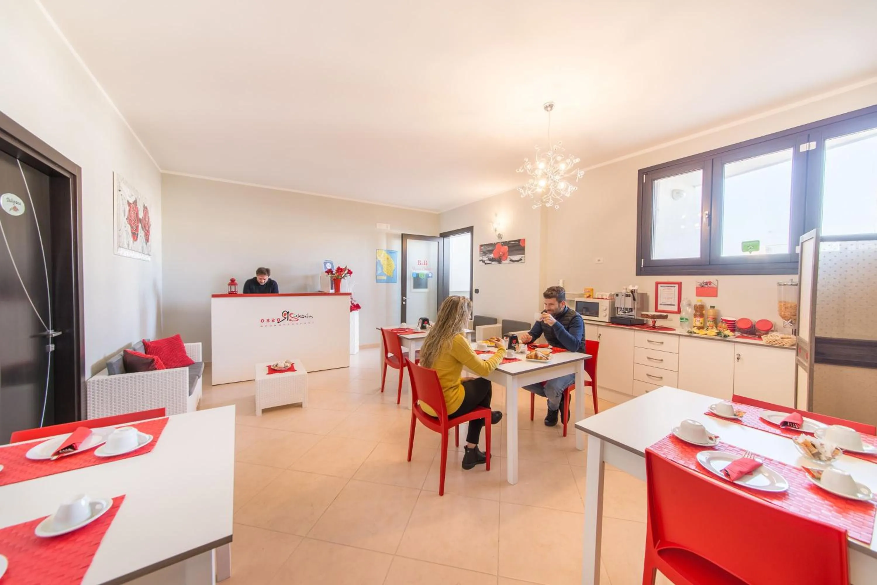 Communal kitchen in B&B Rosso Salento