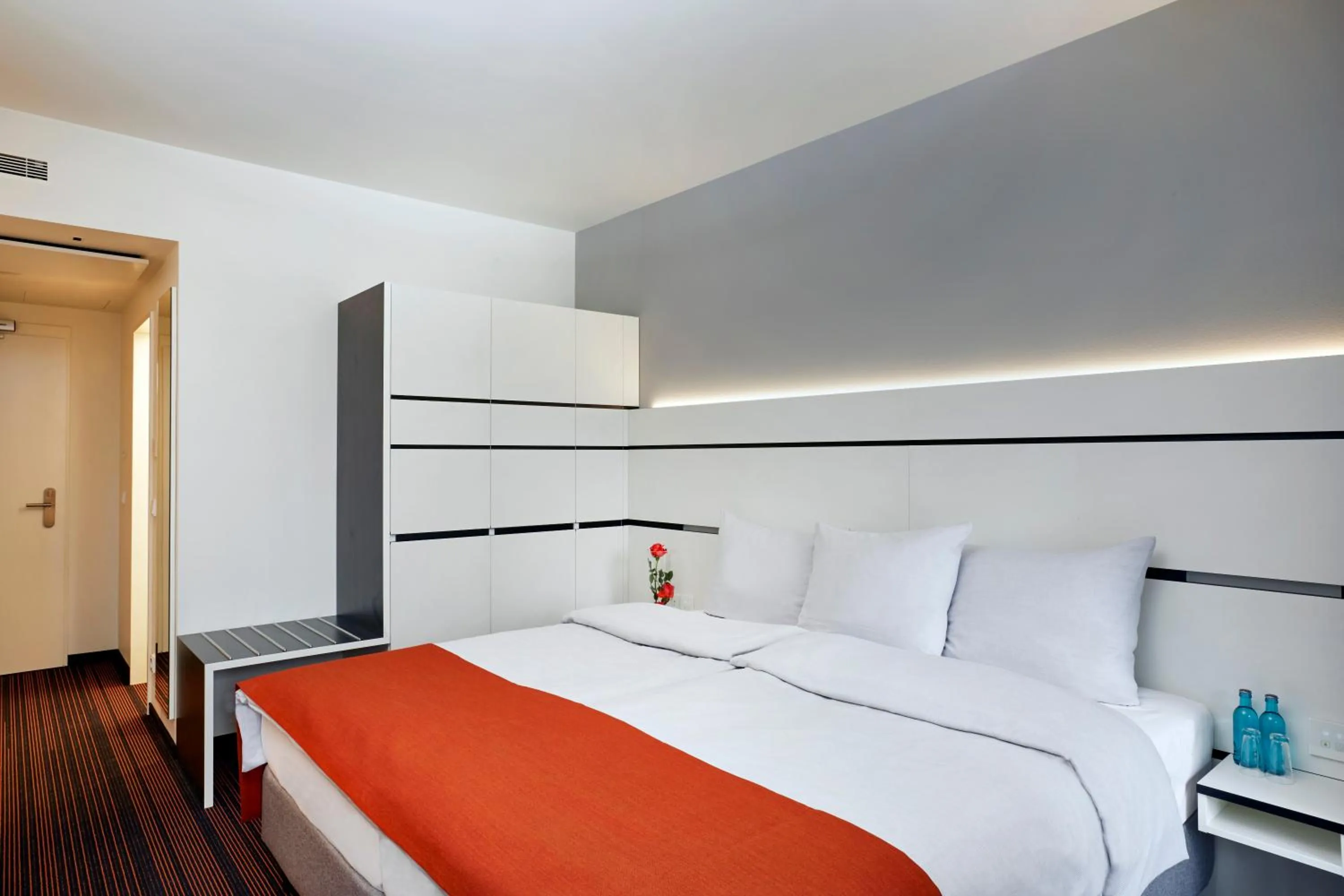 Photo of the whole room, Bed in HYPERION Hotel Hamburg City, Trademark Collection by Wyndham