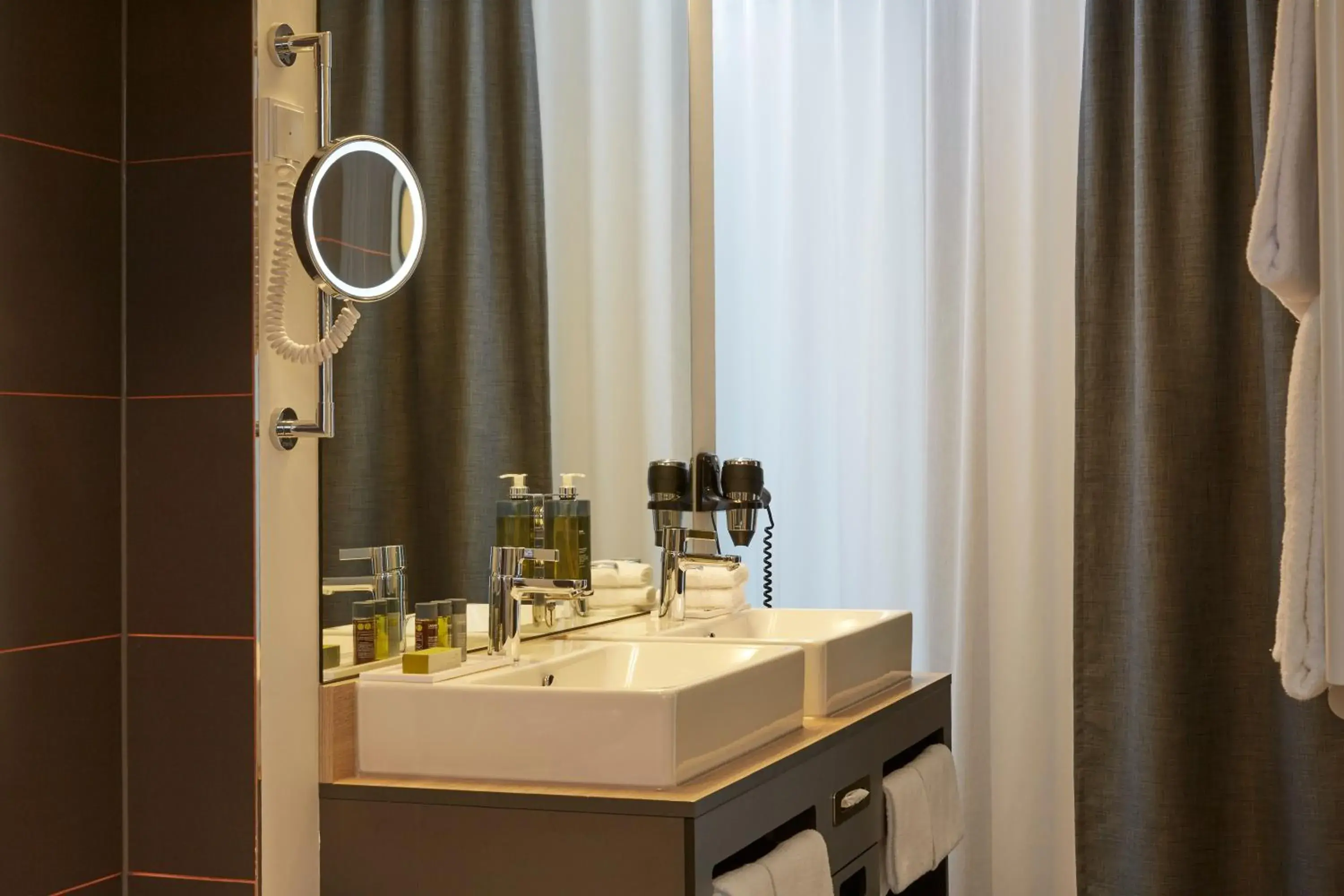 Junior Suite in HYPERION Hotel Hamburg City, Trademark Collection by Wyndham Junior Suite in HYPERION Hotel Hamburg City, Trademark Collection by Wyndham