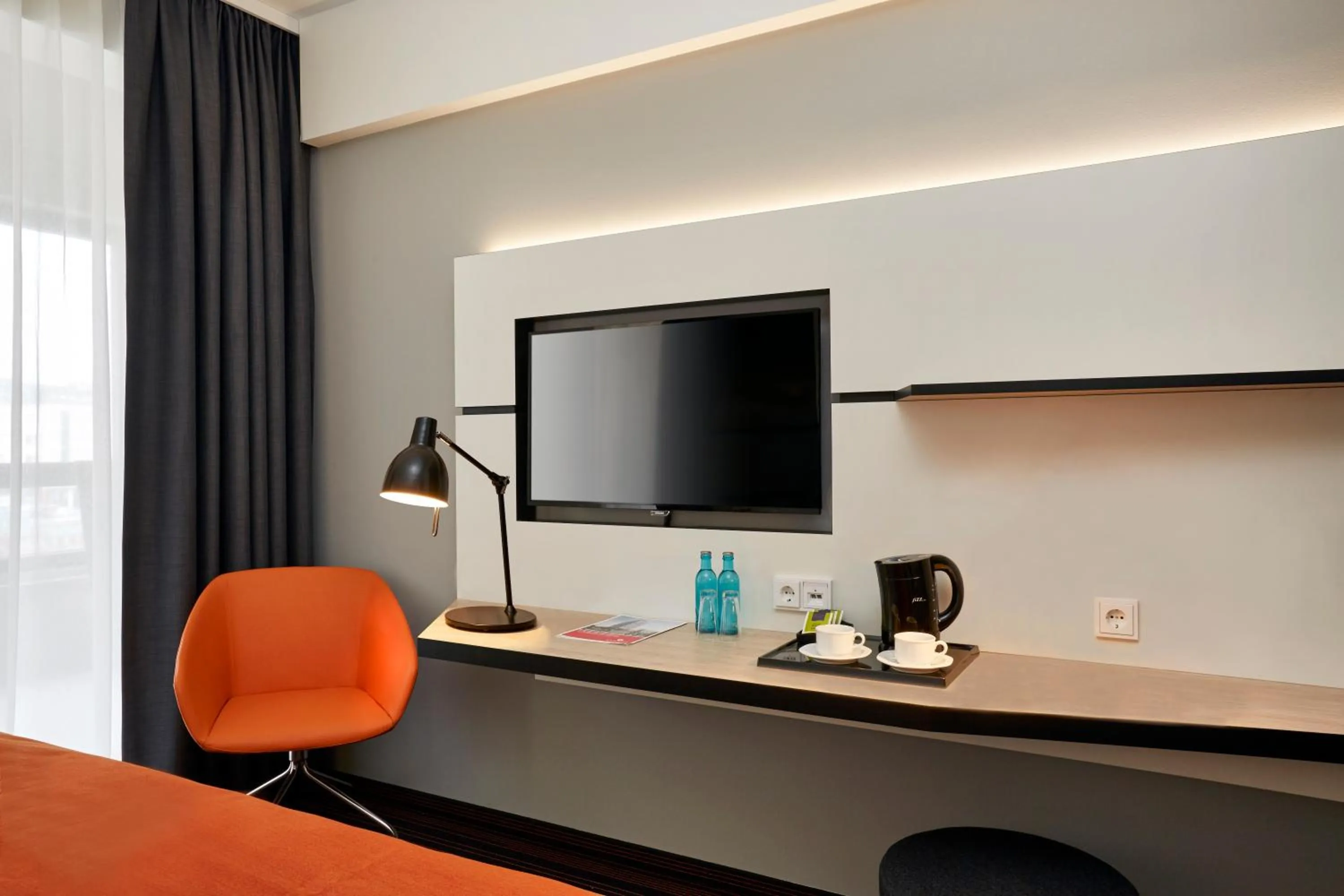Photo of the whole room in HYPERION Hotel Hamburg City, Trademark Collection by Wyndham