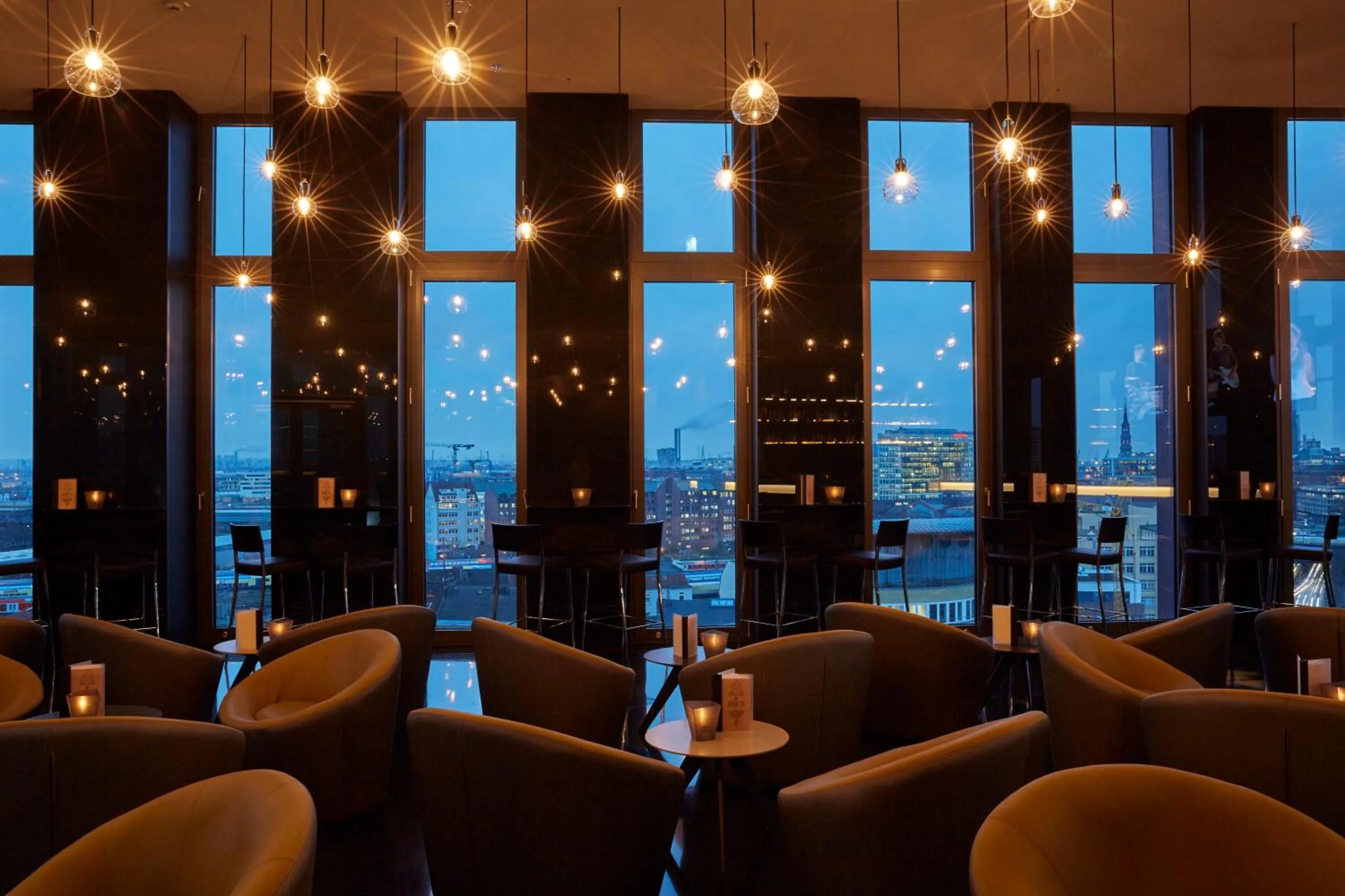 Lounge or bar in HYPERION Hotel Hamburg City, Trademark Collection by Wyndham