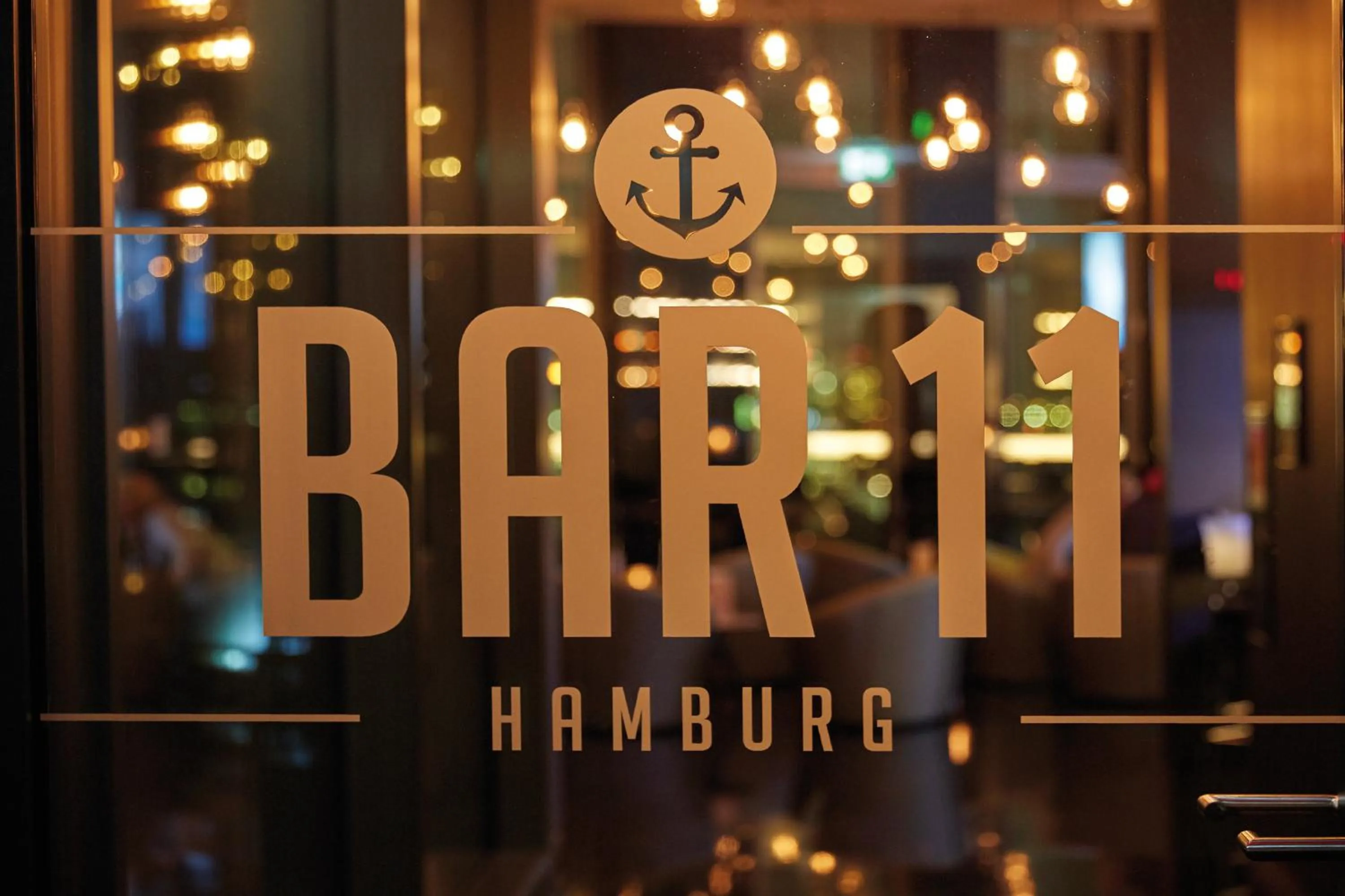 Lounge or bar in HYPERION Hotel Hamburg City, Trademark Collection by Wyndham