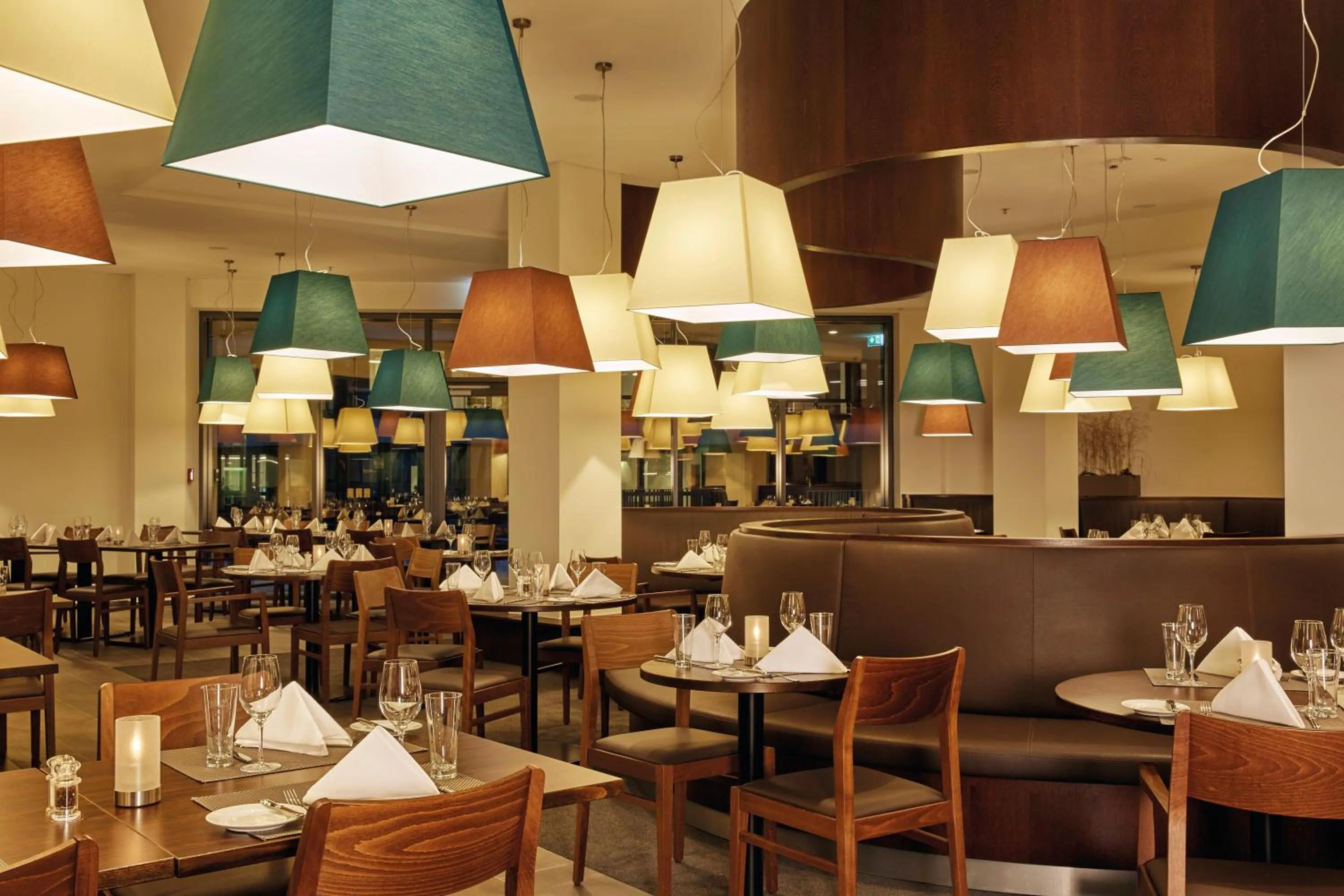 Restaurant/places to eat in HYPERION Hotel Hamburg City, Trademark Collection by Wyndham