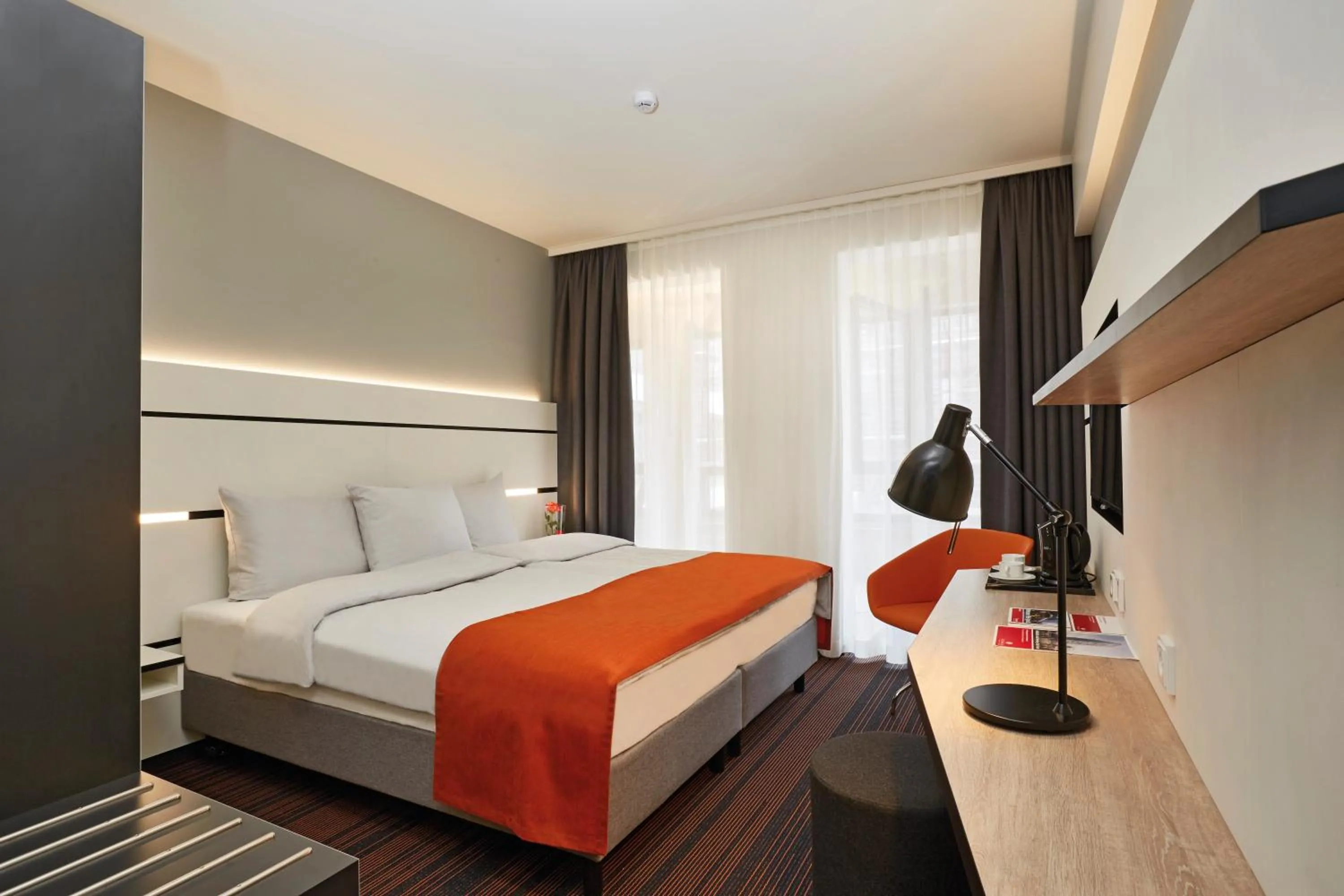 Photo of the whole room, Bed in HYPERION Hotel Hamburg City, Trademark Collection by Wyndham