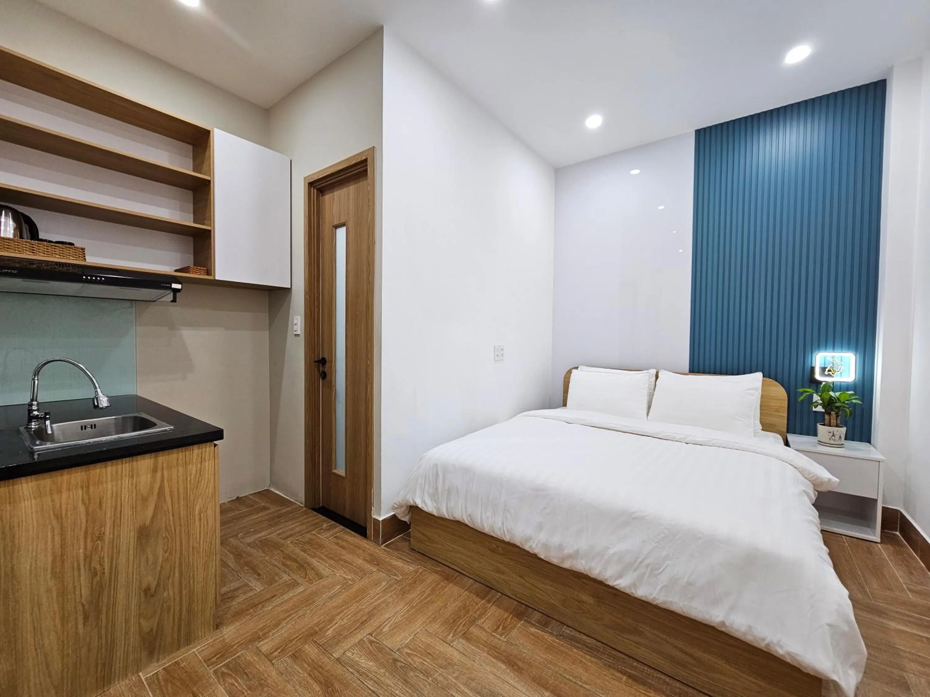 Photo of the whole room, Bed in APEC Hotel