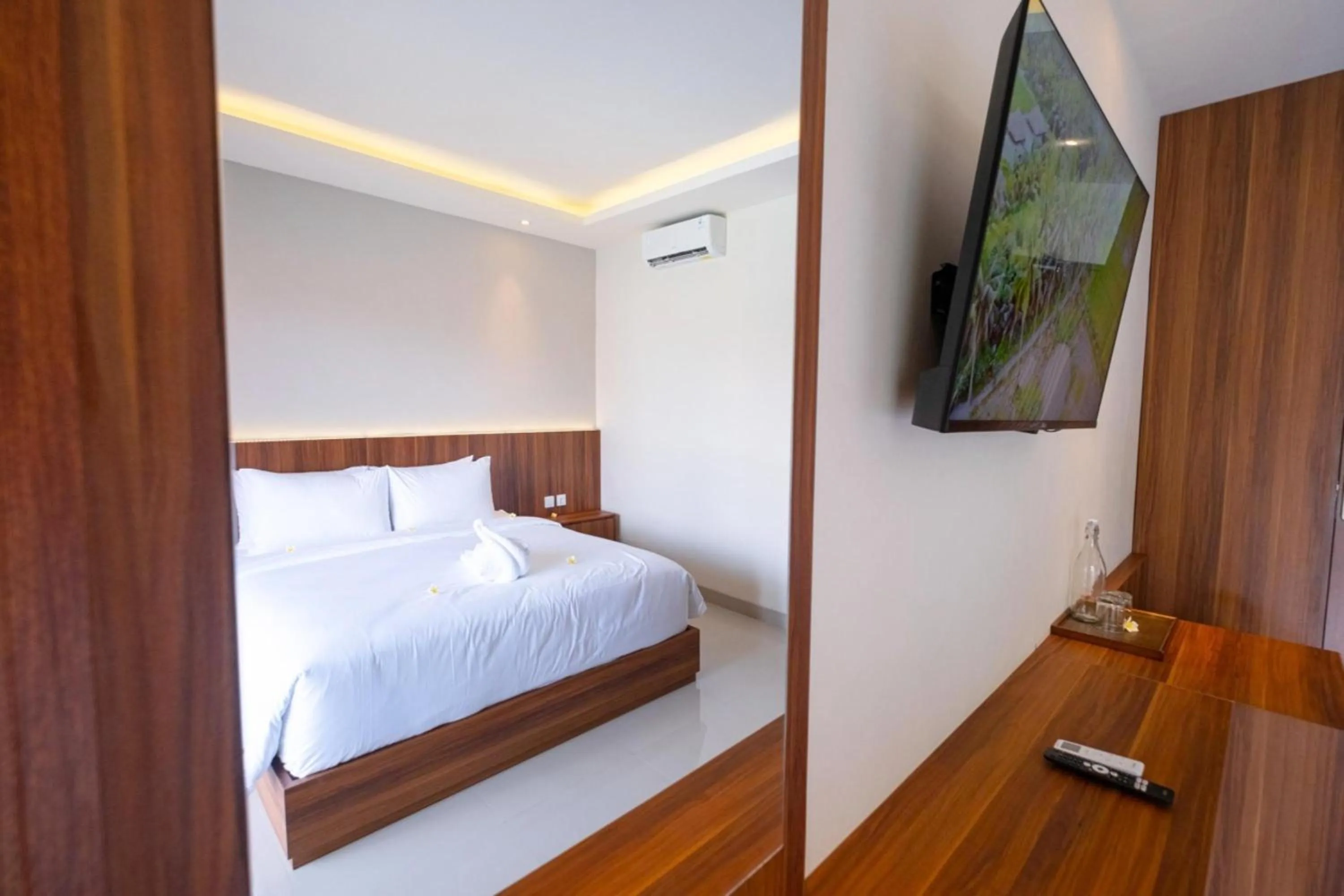 wardrobe, Bed in Puri Kaja House