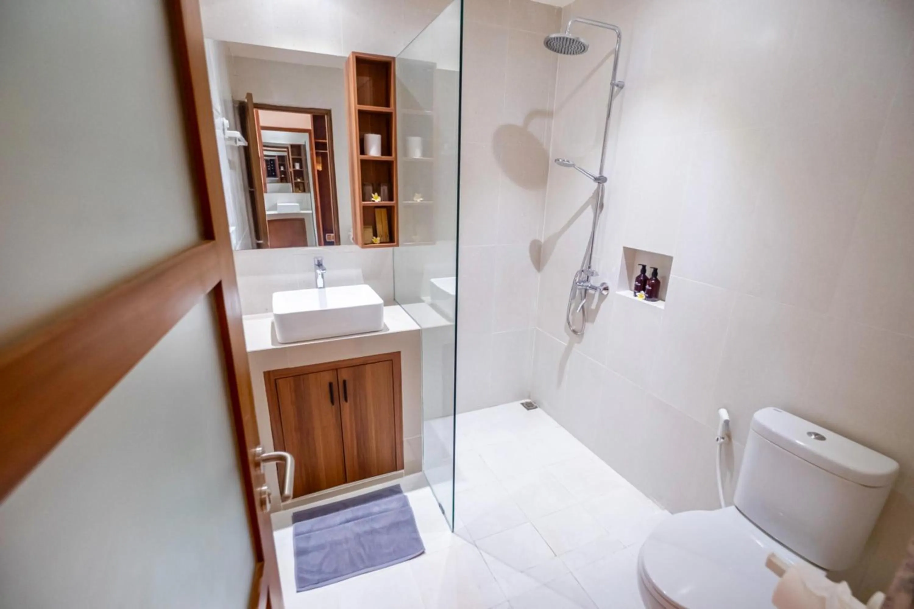 Toilet in Puri Kaja House