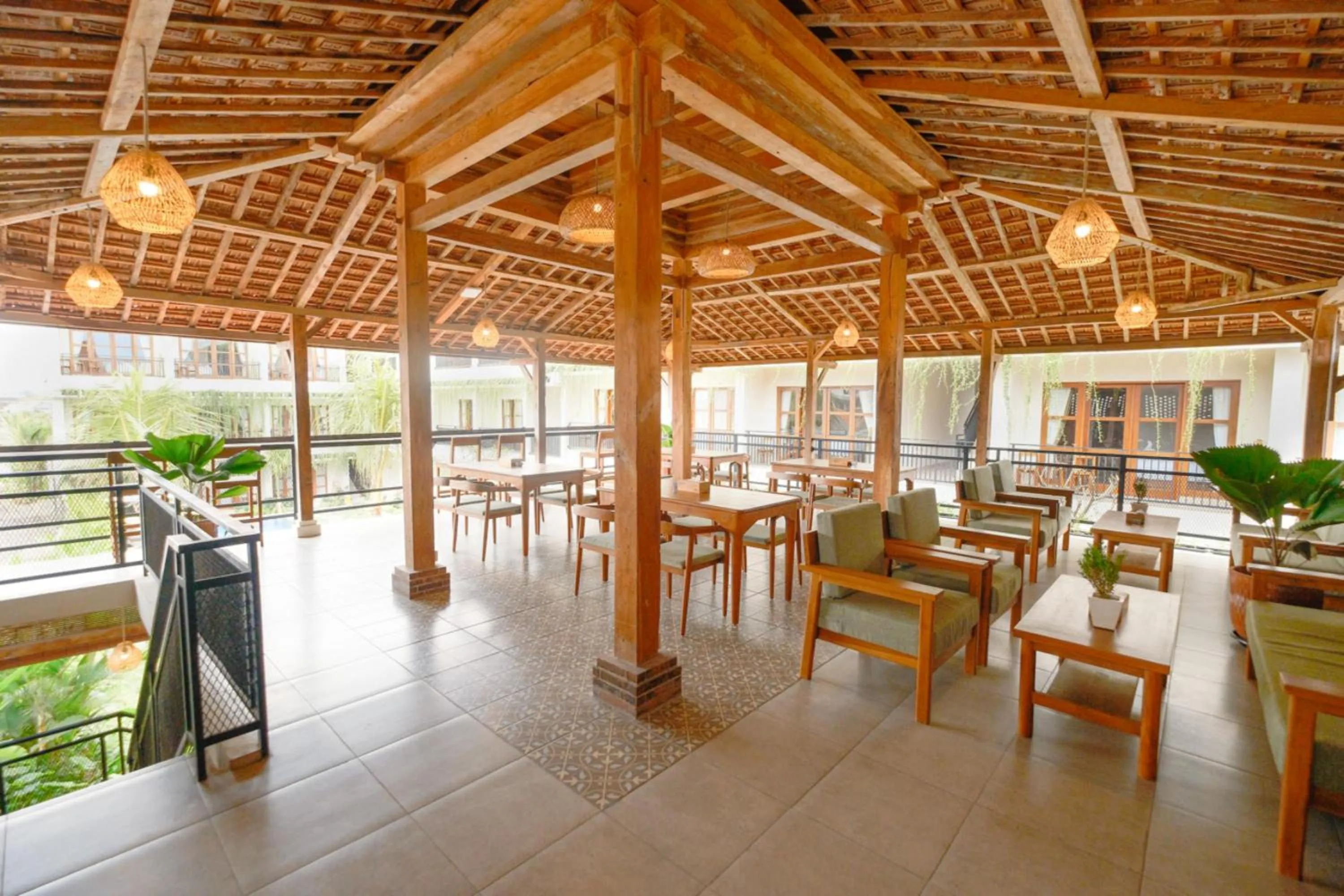 Restaurant/places to eat in Puri Kaja House