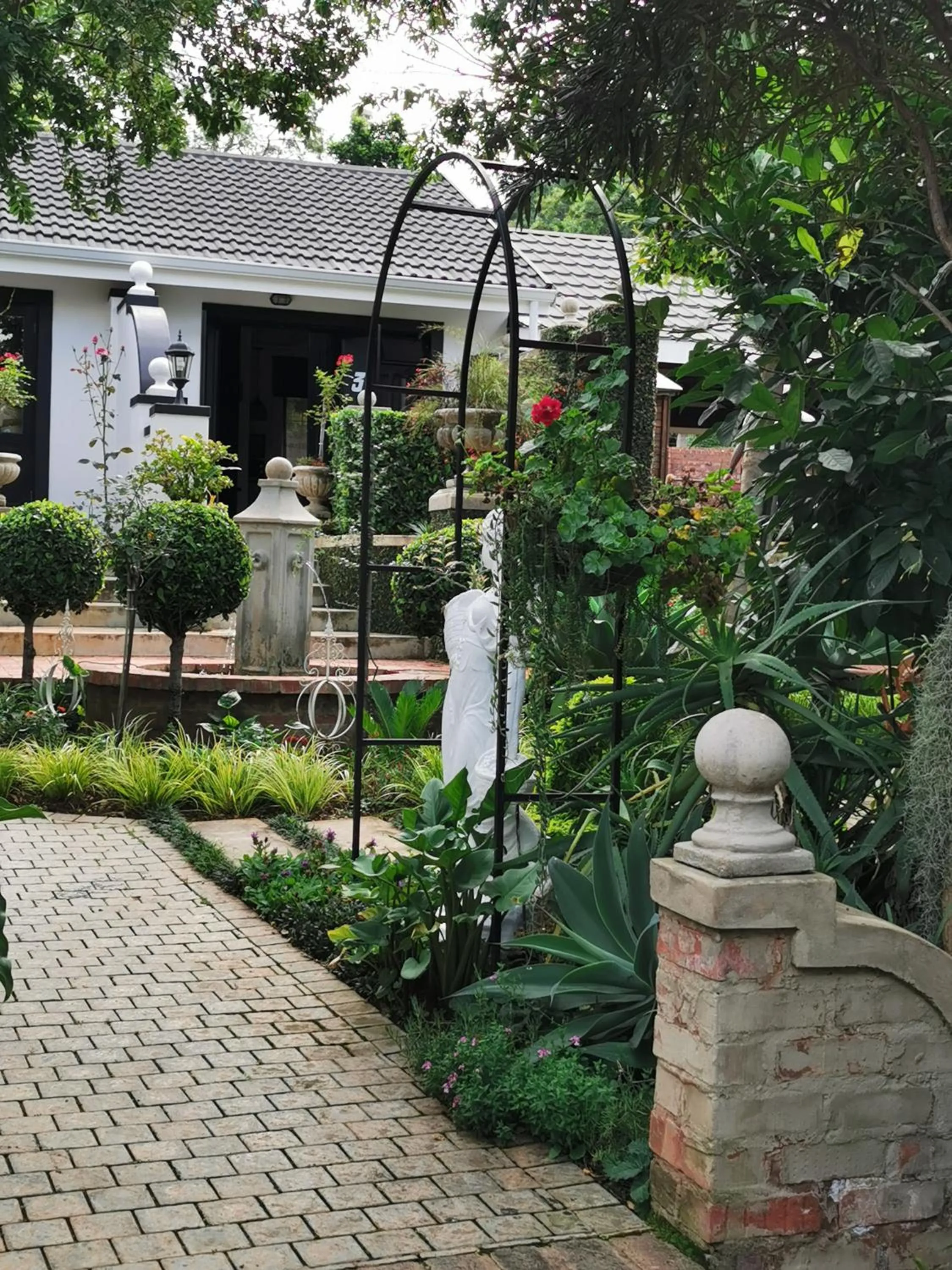 Garden in At 98 on Lynburn Guest House